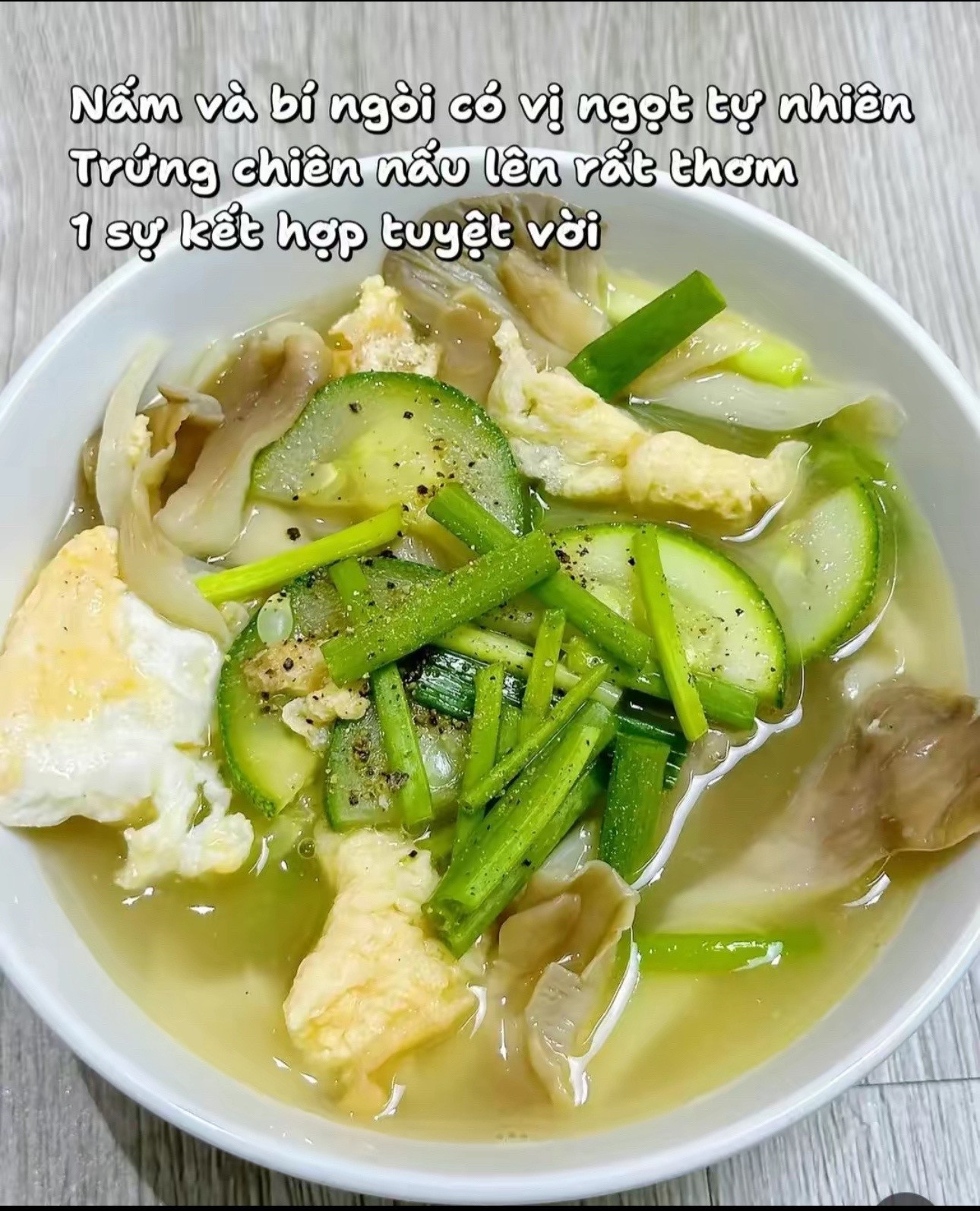 Canh Trứng Bí Ngòi Nấm Bào Ngư Thơm Ngọt Thanh Mát