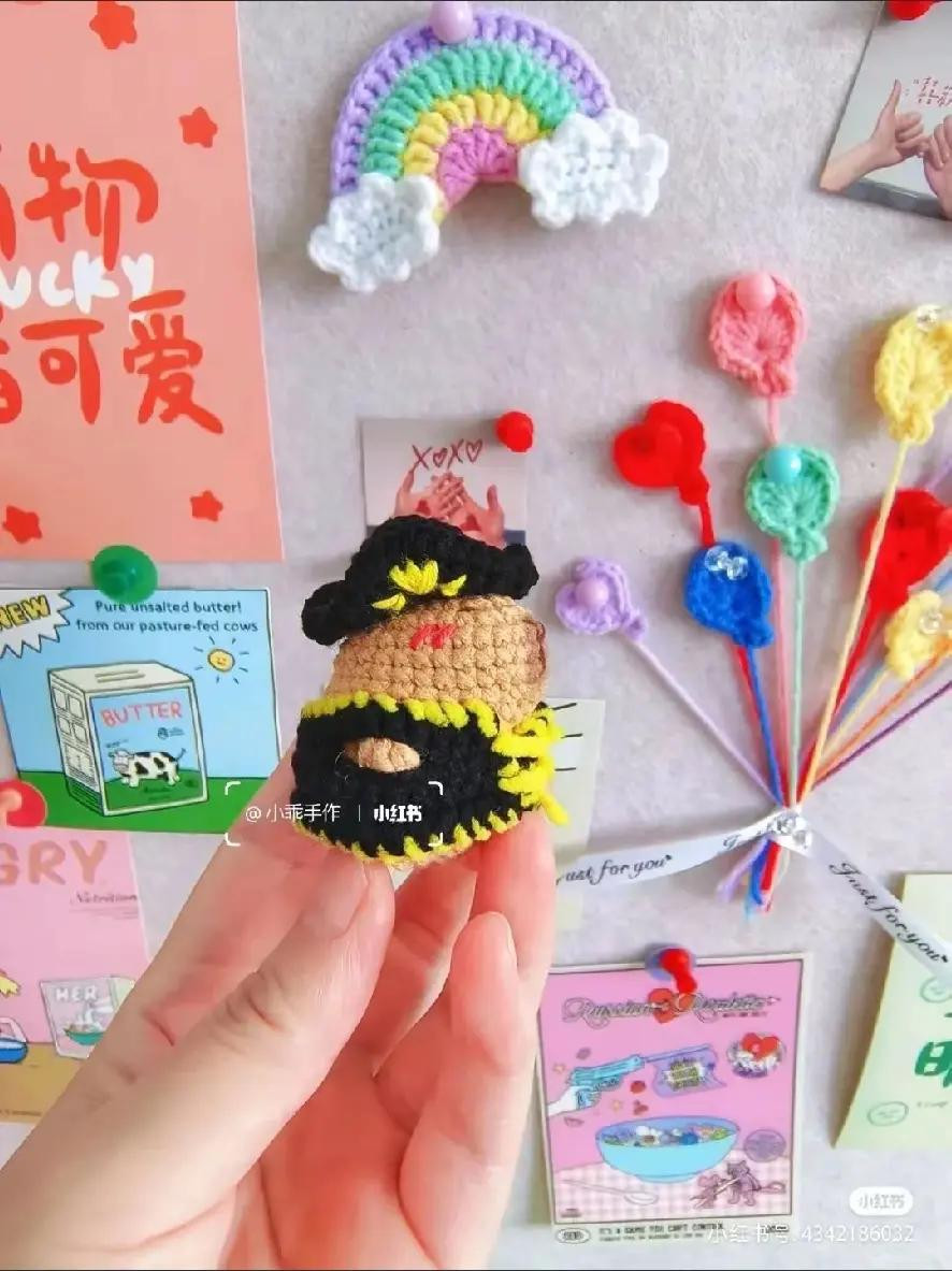 Capybara Amigurumi Crochet Pattern Chart with Graduation Hat Tutorial