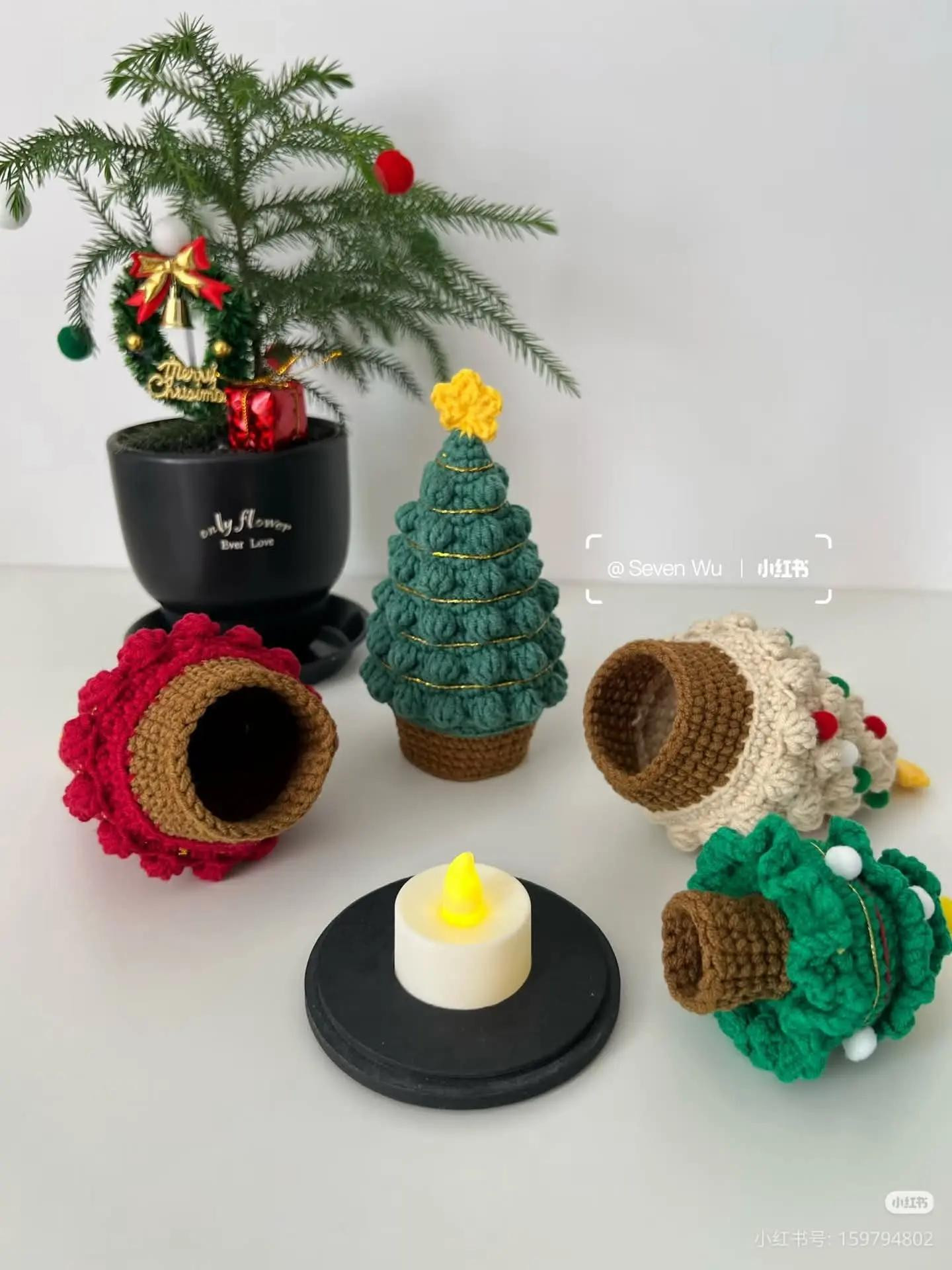 Cây thông Noel móc len có đèn LED