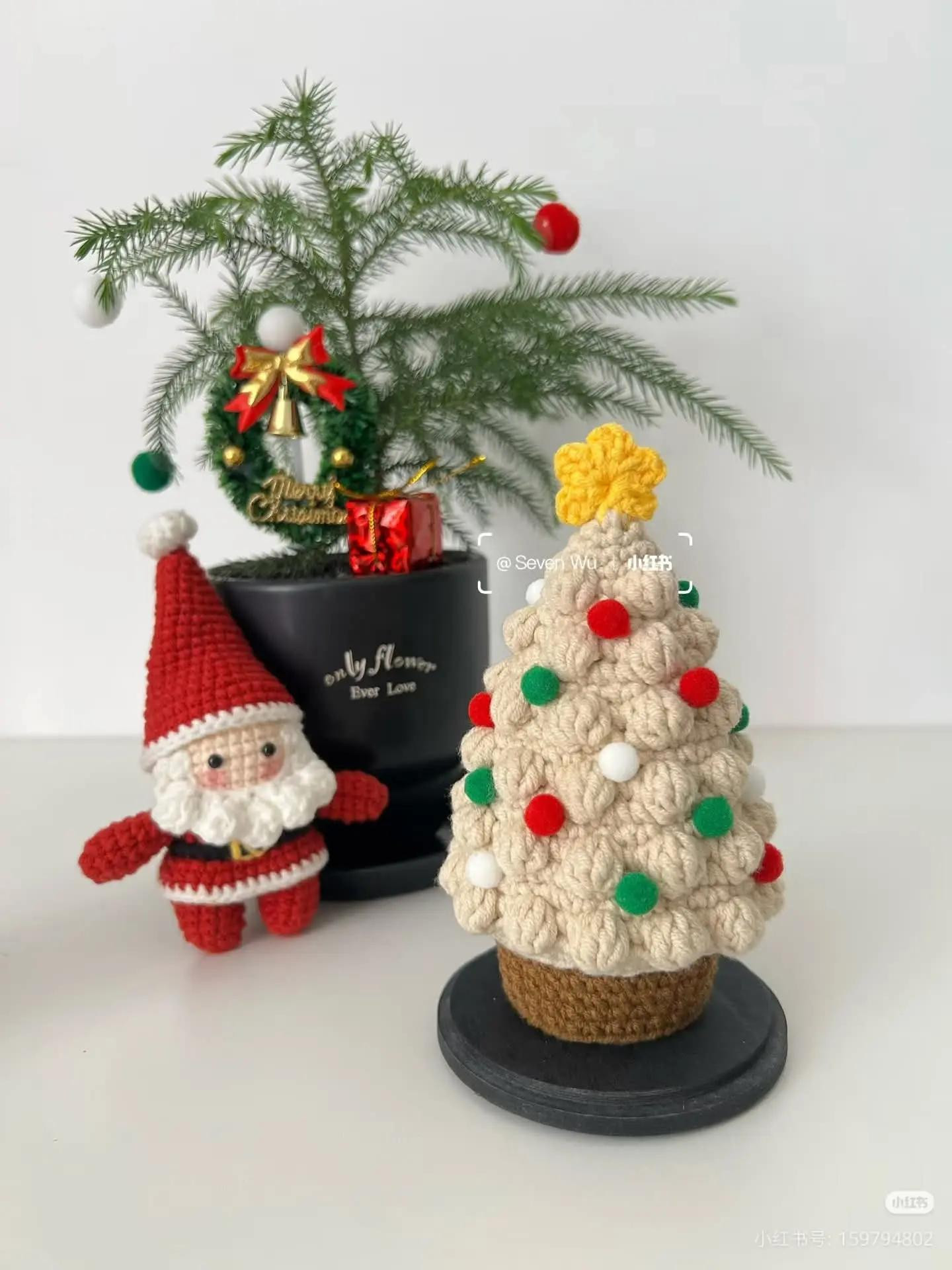 Cây thông Noel móc len có đèn LED