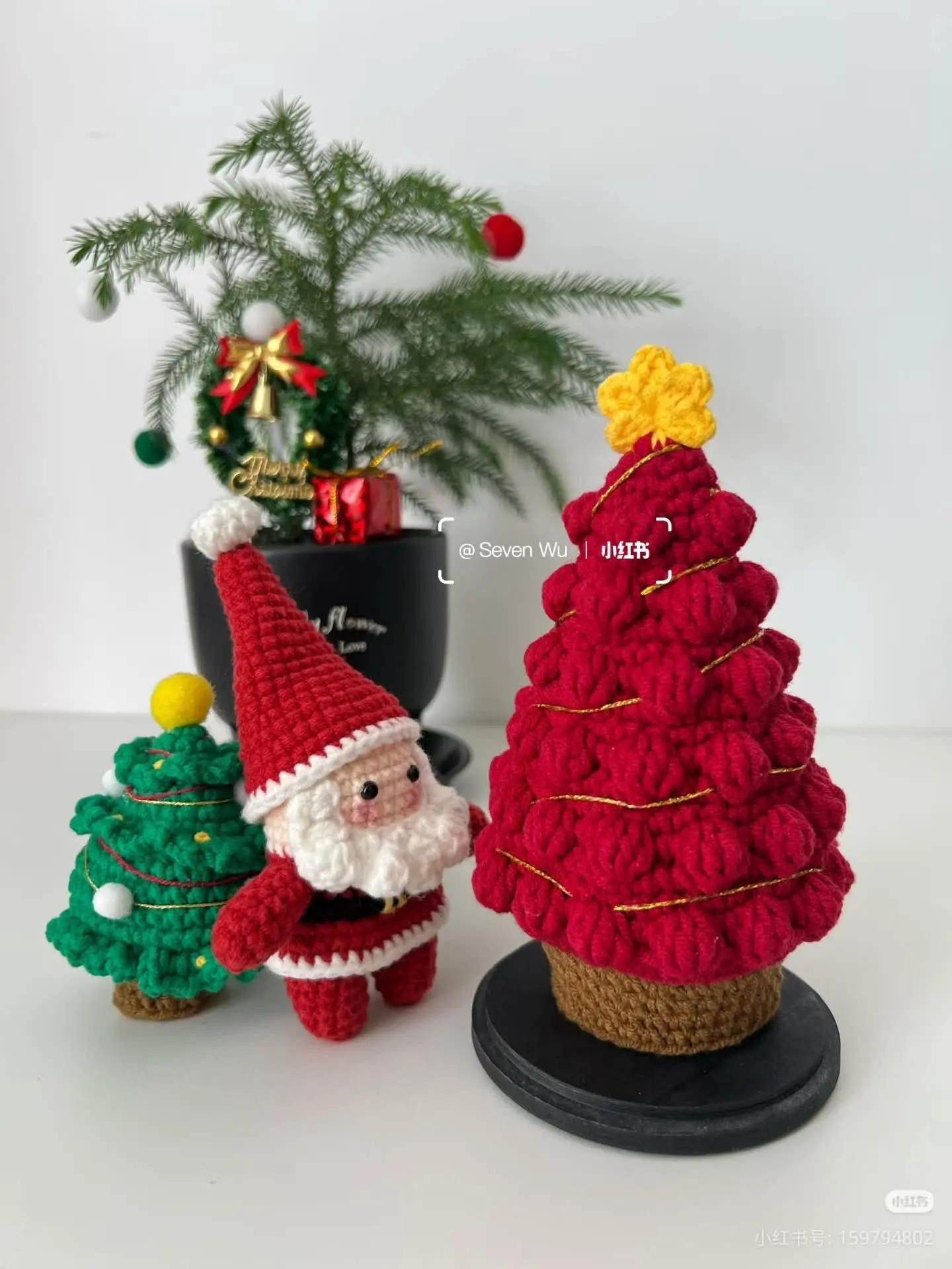 Cây thông Noel móc len có đèn LED