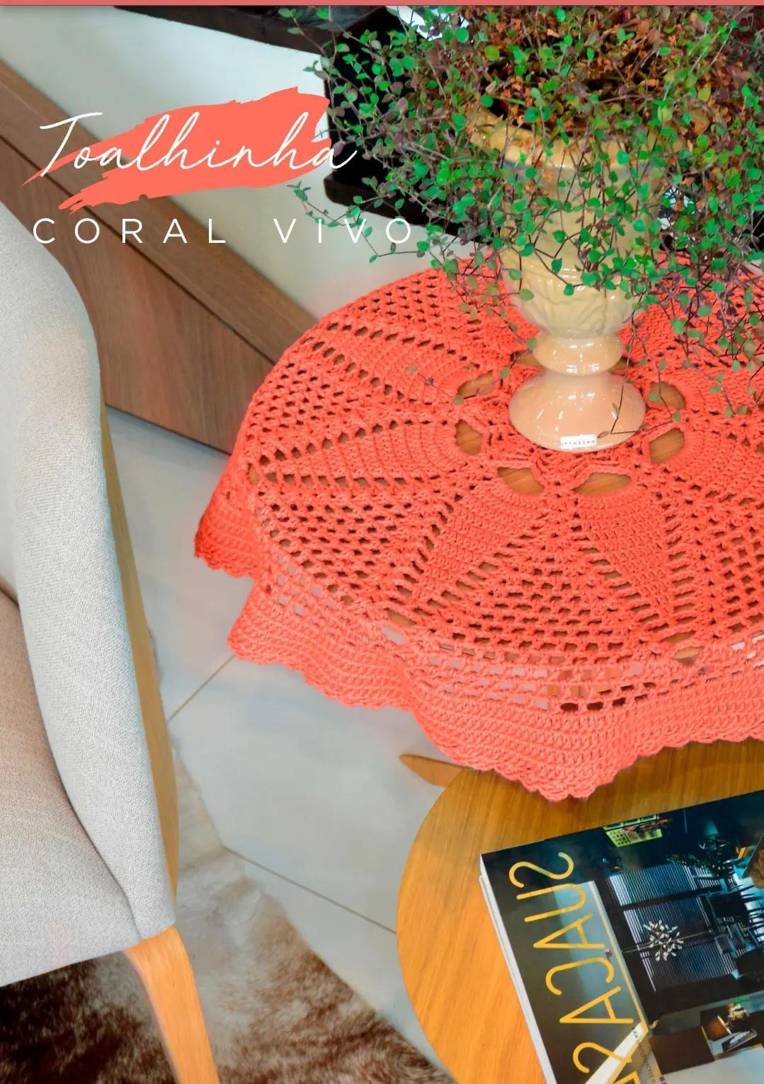 Centro de Mesa Coral Vivo - Toalha Manteiga e Sousplat com Pérolas