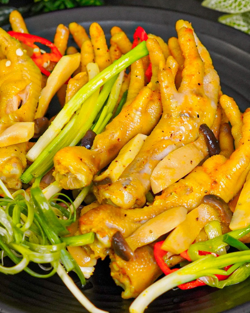 Chân Gà Hấp Hành Nấm Thơm Ngọt