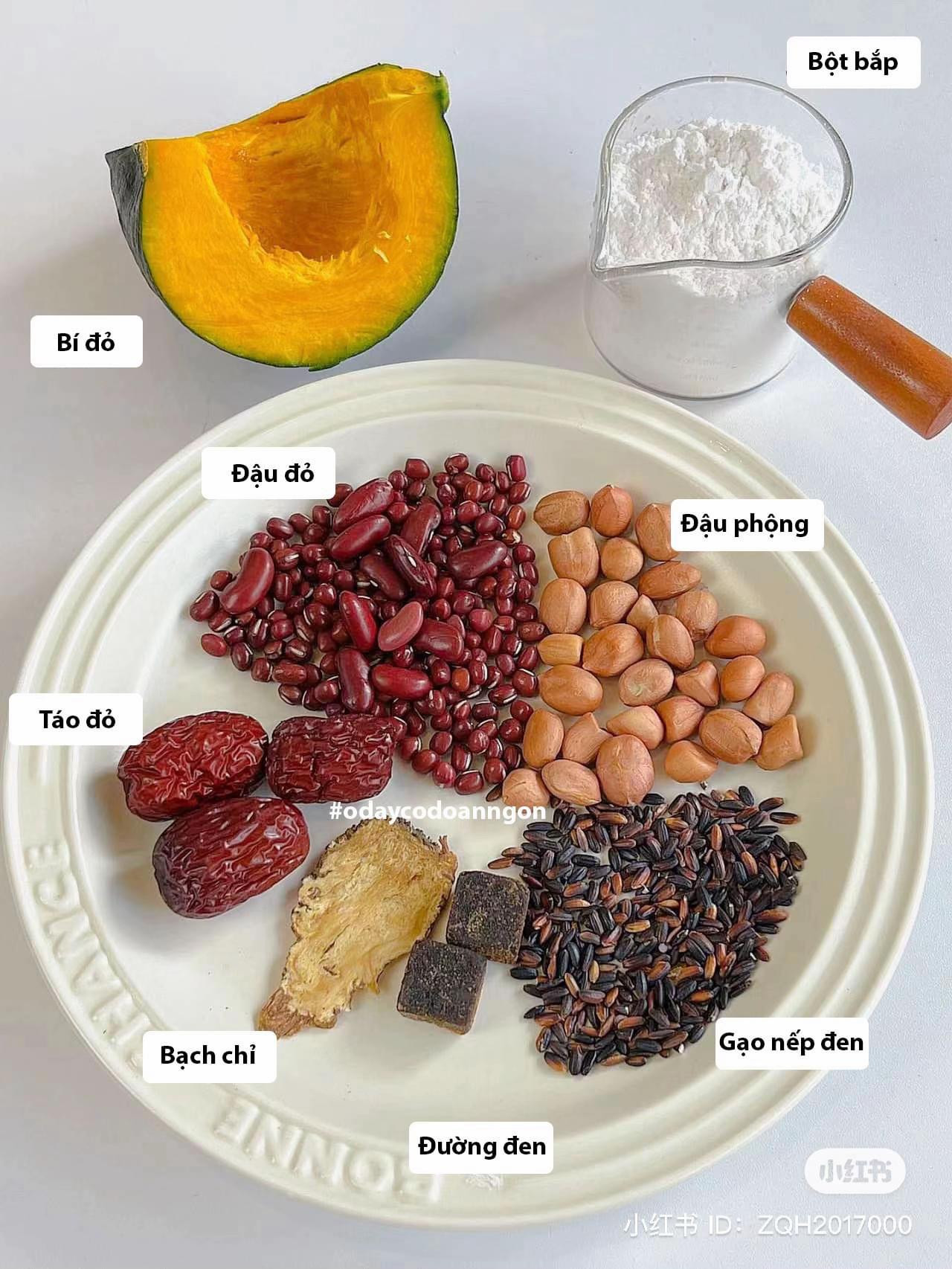 Cháo ngũ cốc bí đỏ, đậu đỏ và gạo nếp đen