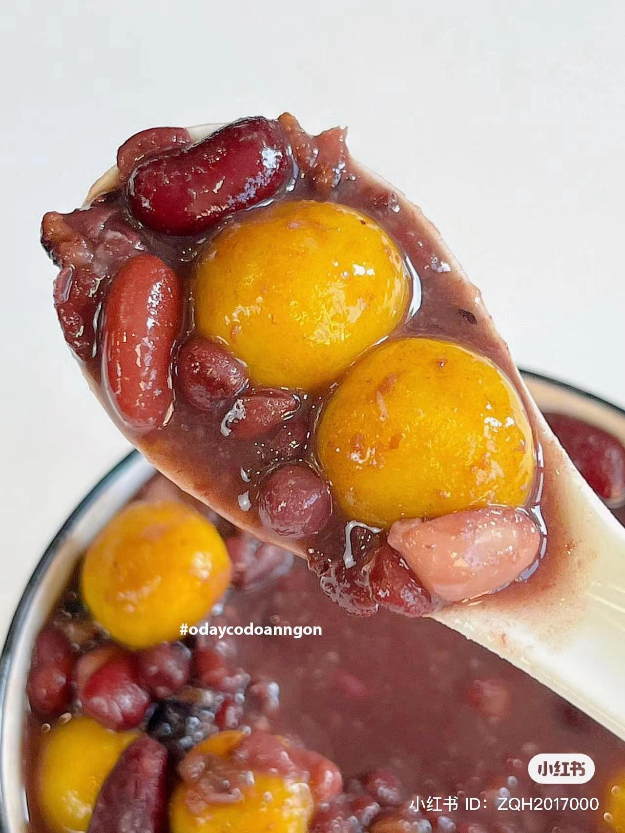 Cháo ngũ cốc bí đỏ, đậu đỏ và gạo nếp đen