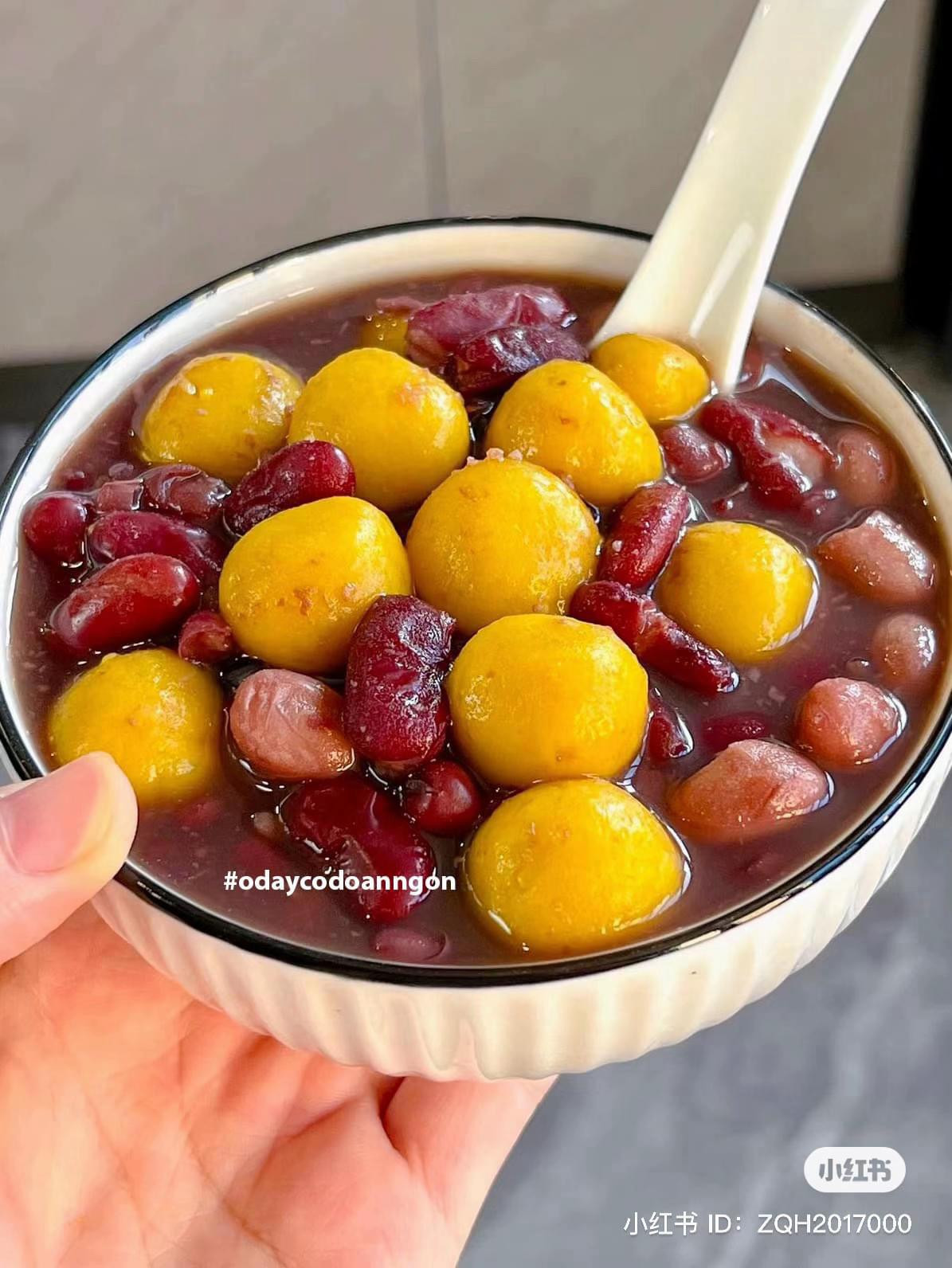 Cháo ngũ cốc bí đỏ, đậu đỏ và gạo nếp đen