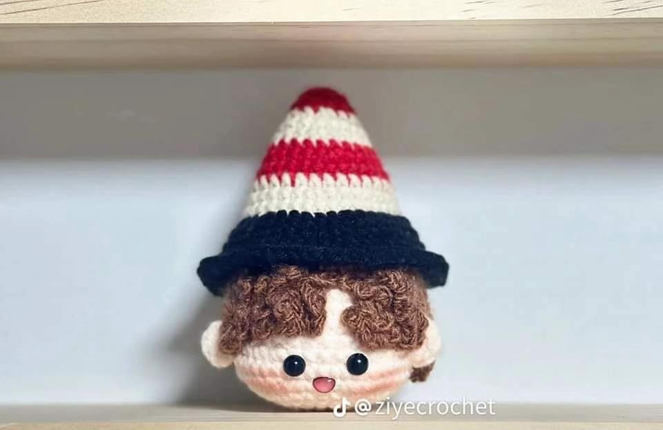 Charlie Su Crochet Amigurumi Pattern with Lion Ears and Tail