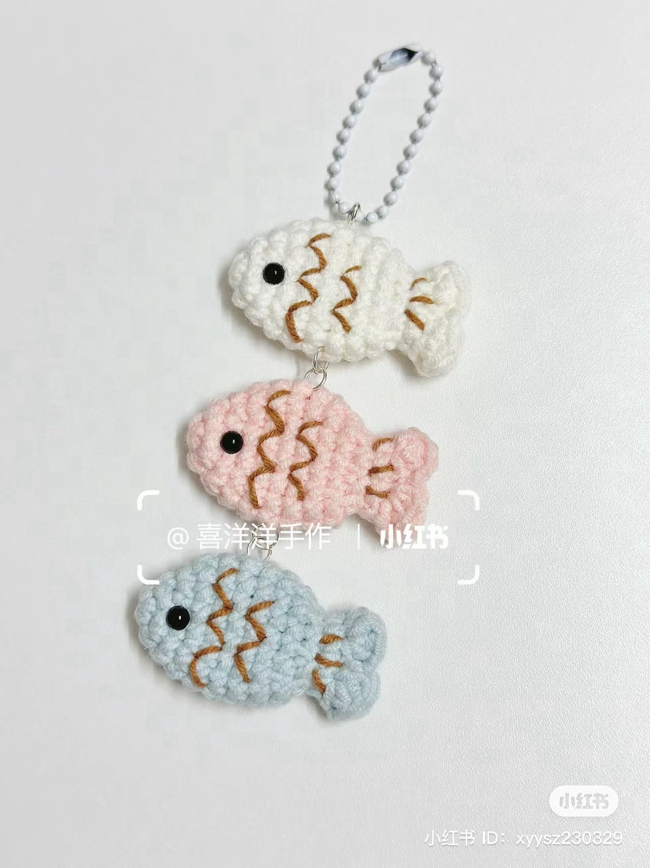 Chart dịch Búp bê cá nướng màu hồng, trắng, xanh