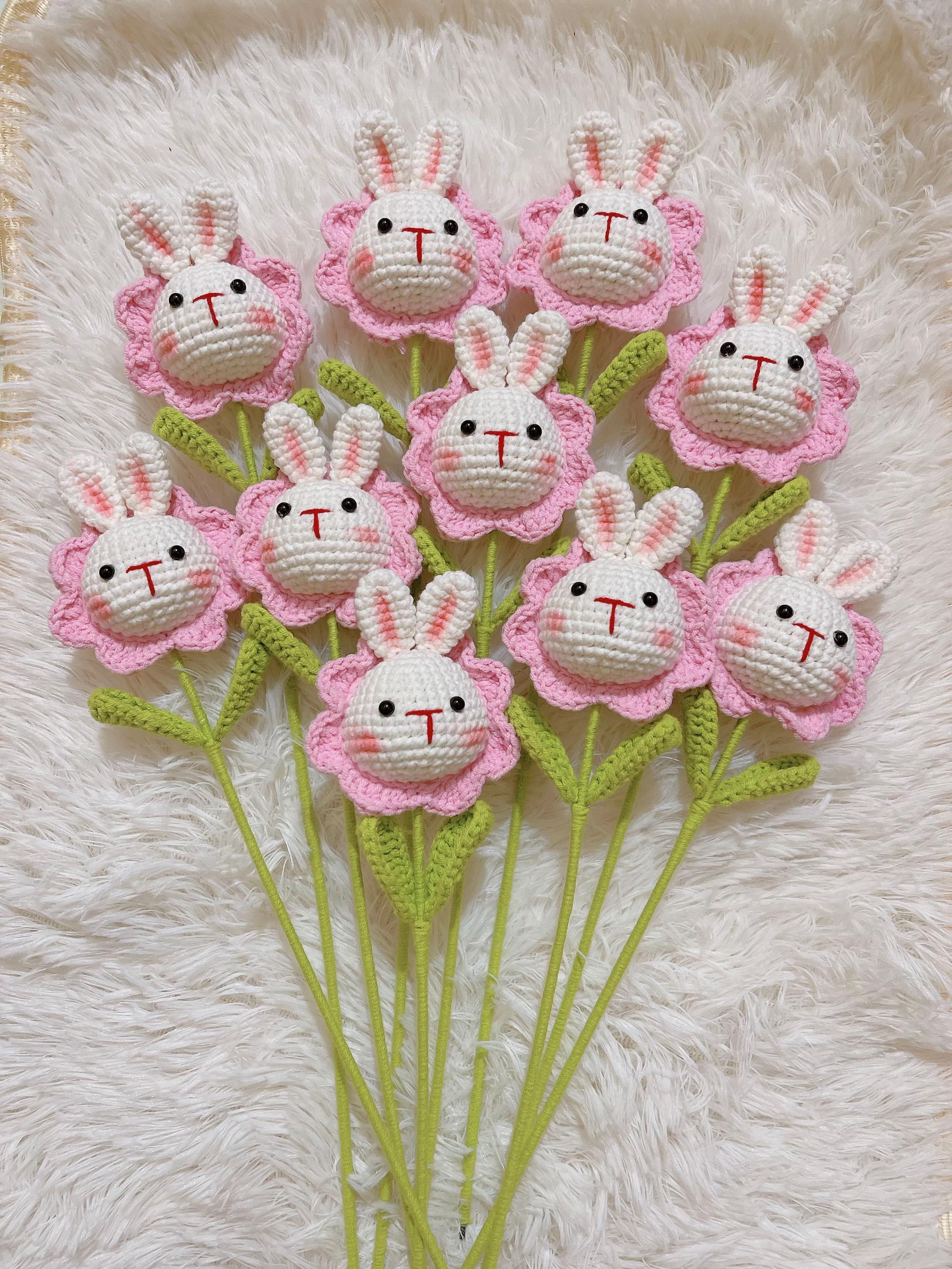 Chart hoa thỏ móc len dễ thương màu trắng hồng