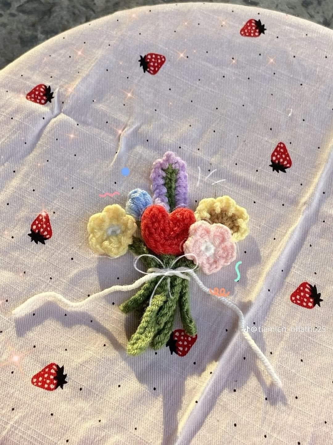 Chart hướng dẫn móc bó hoa mini: Hoa hồng, cúc, tulip và oải hương