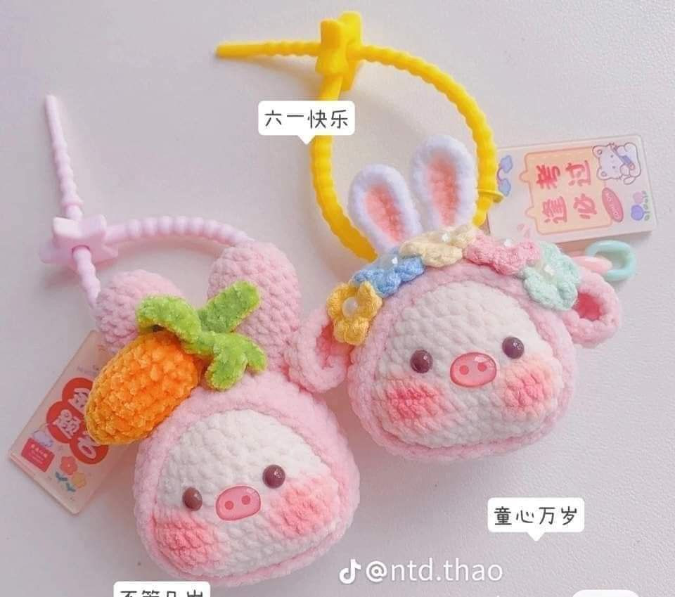 Chart hướng dẫn móc búp bê Heo mặc pijama thỏ và Heo hoa