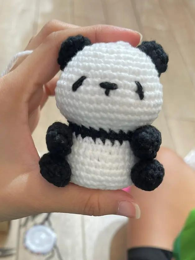 Chart hướng dẫn móc len gấu trúc Pandabear dễ thương cầm cây trúc màu xanh