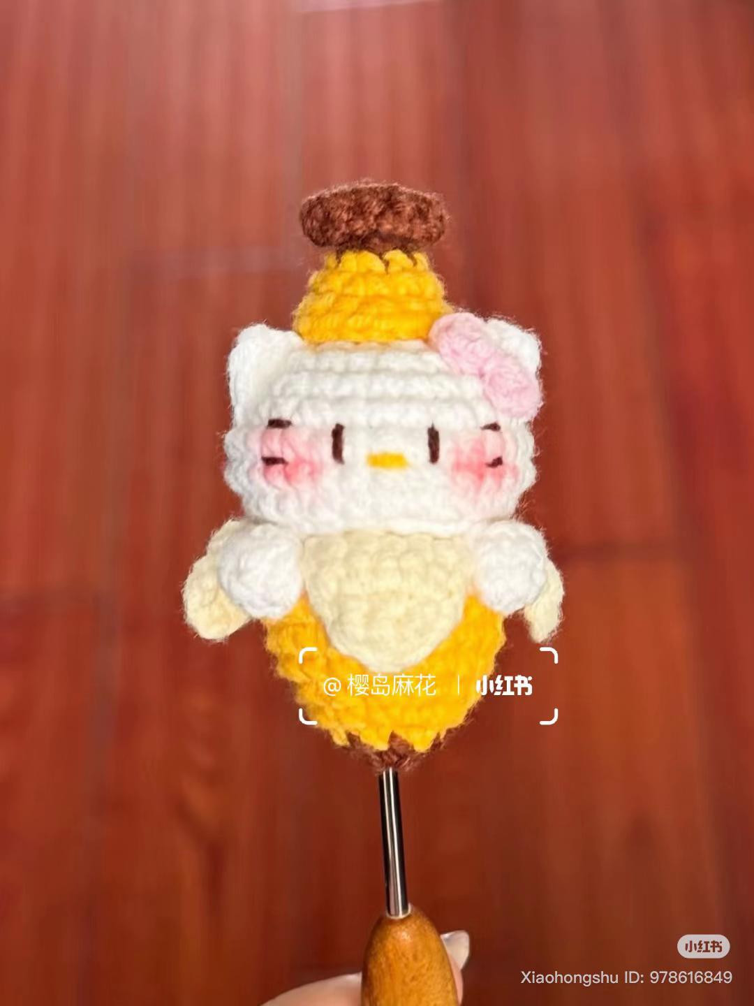 Chart móc búp bê Kitty chuối dễ thương