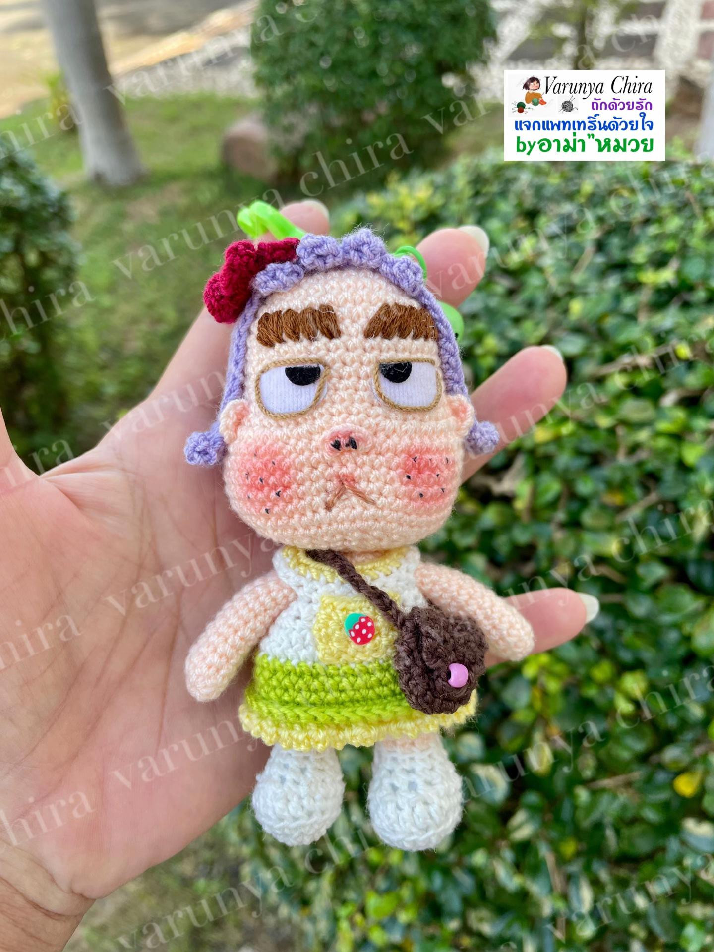 Chart móc búp bê Nong Bud dễ thương mặc váy xanh