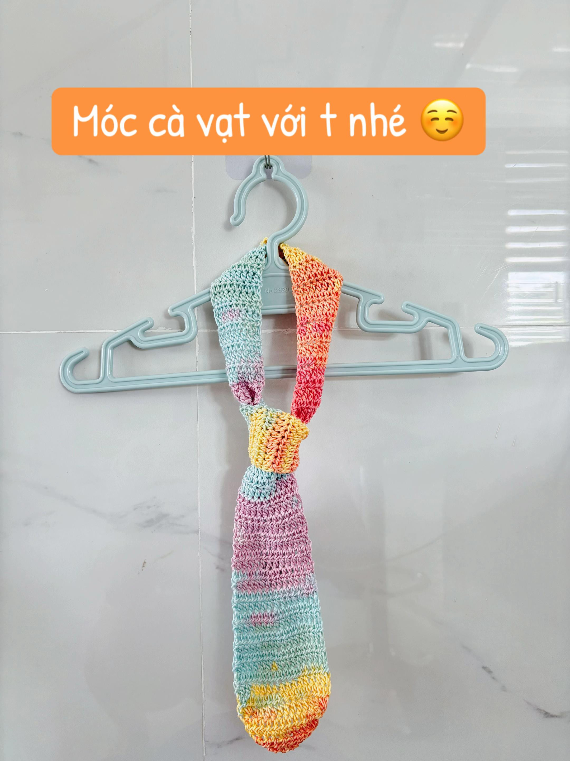 Chart móc cà vạt len nhiều màu pastel đơn giản