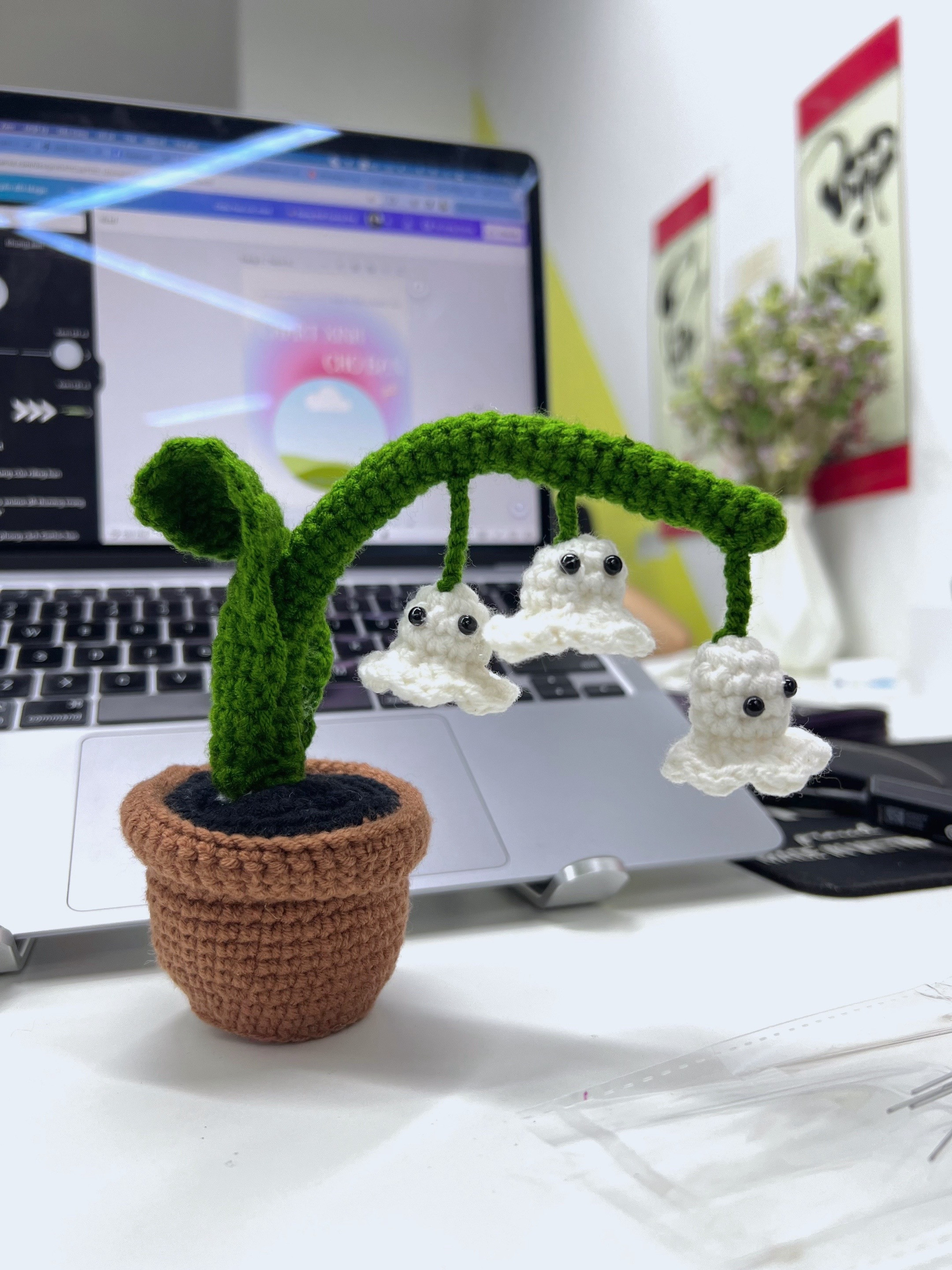 Chart móc cây ma Halloween với hoa hình con ma trắng dễ thương