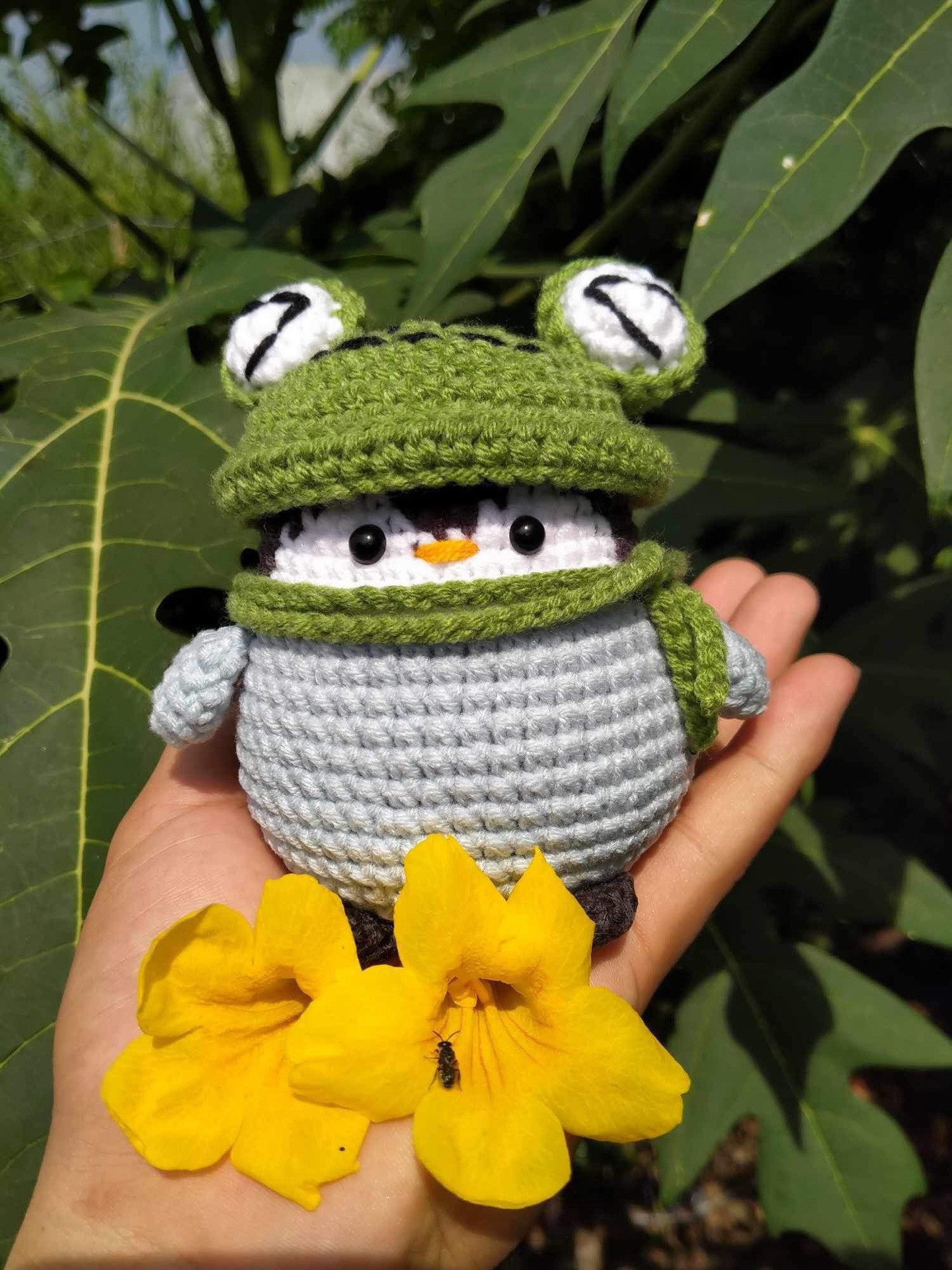 Chart móc chim cánh cụt đội nón ếch