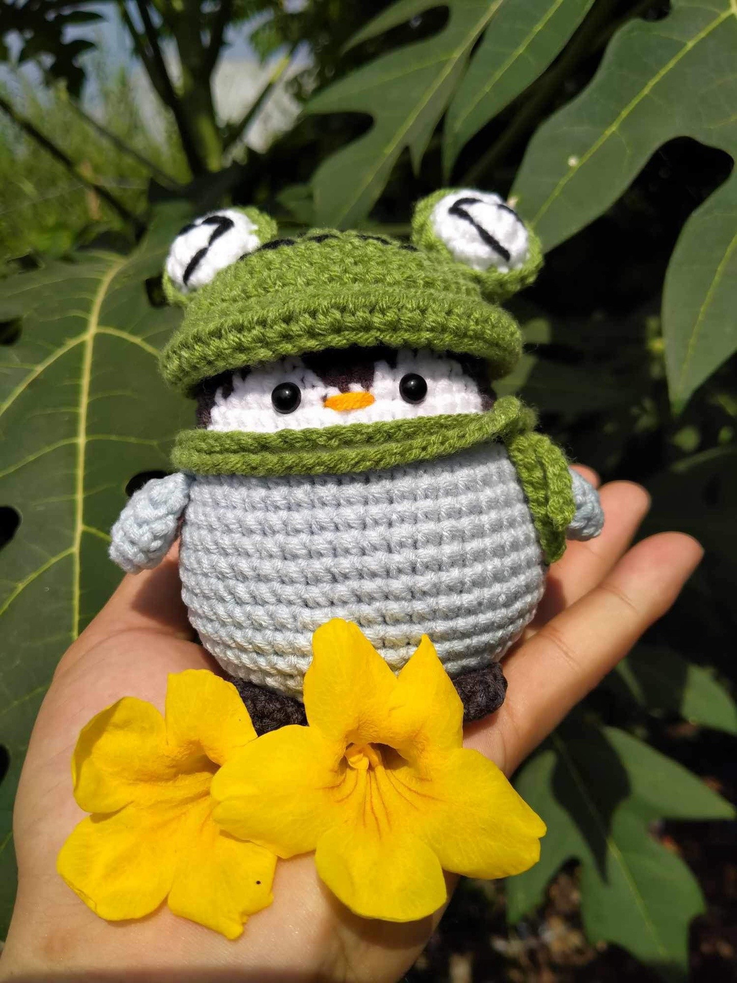 Chart móc chim cánh cụt đội nón ếch