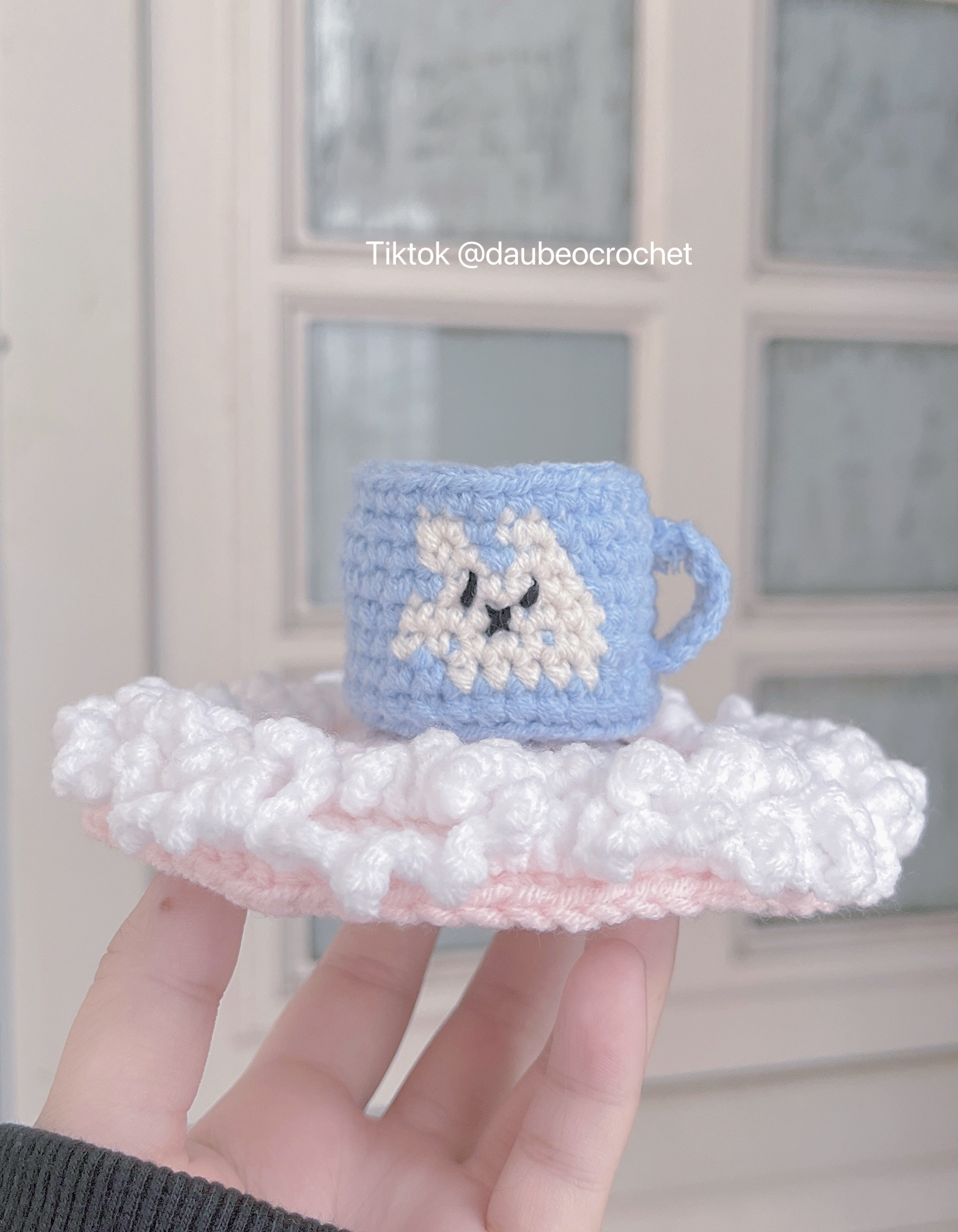 Chart móc cốc len mặt thỏ màu hồng và xanh