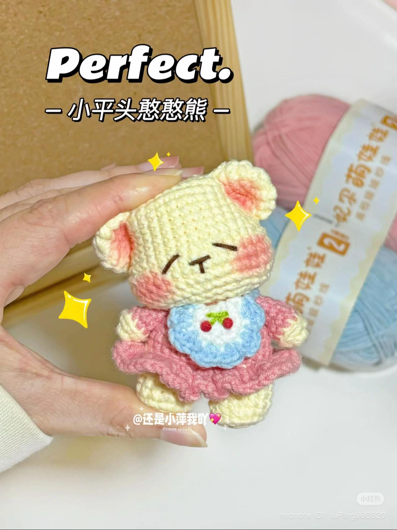 Chart móc gấu bông mặc váy hồng xanh