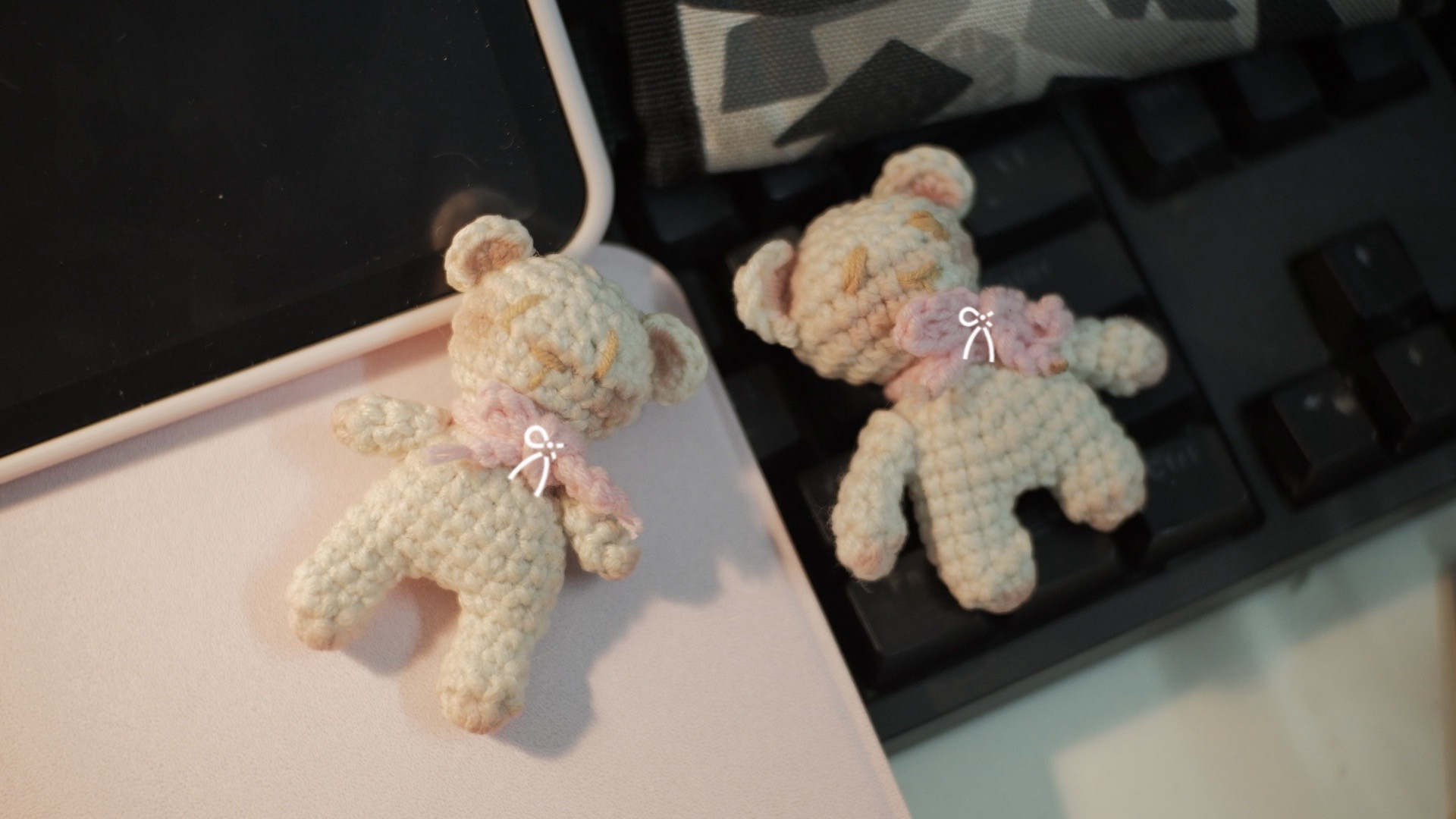 Chart móc gấu mini màu kem hồng dễ thương