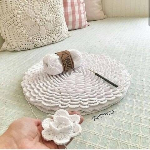 Chart móc gối hoa sen tròn màu xanh, nâu, trắng