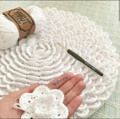 Chart móc gối hoa sen tròn màu xanh, nâu, trắng