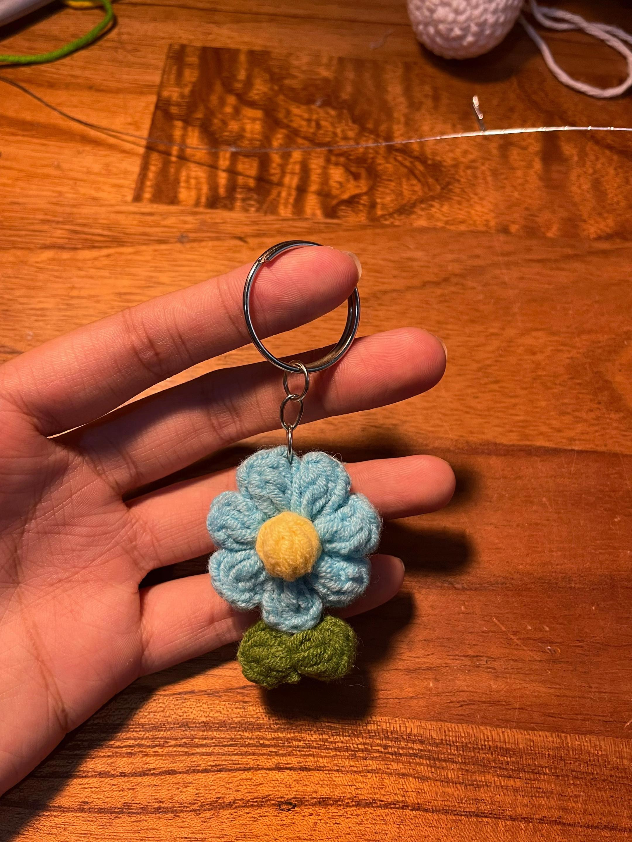 Chart móc khoá hoa mũi hạt bắp xanh vàng