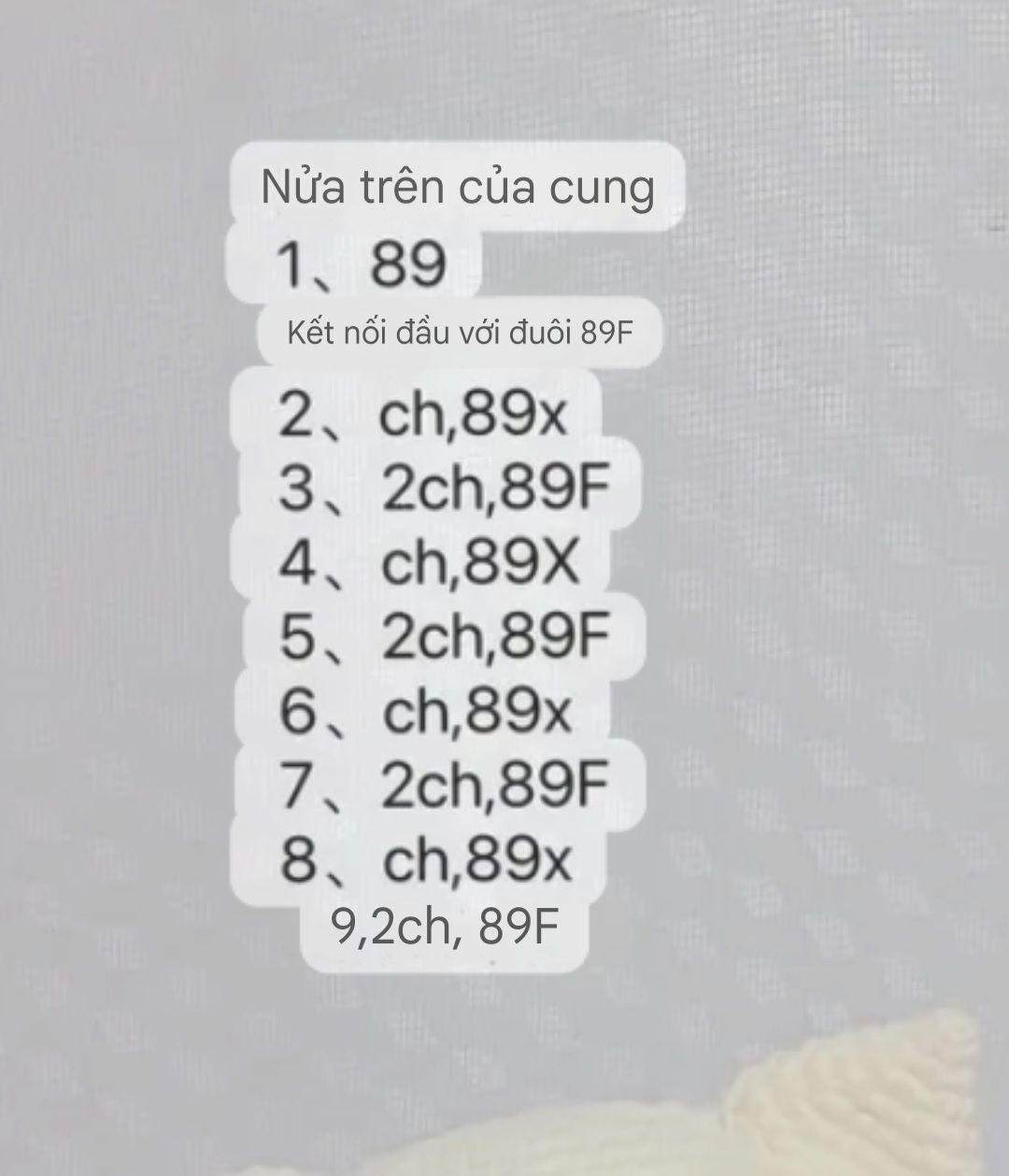 Chart Móc Len Bạn Gái Mèo Tom Màu Kem Và Nơ Tím