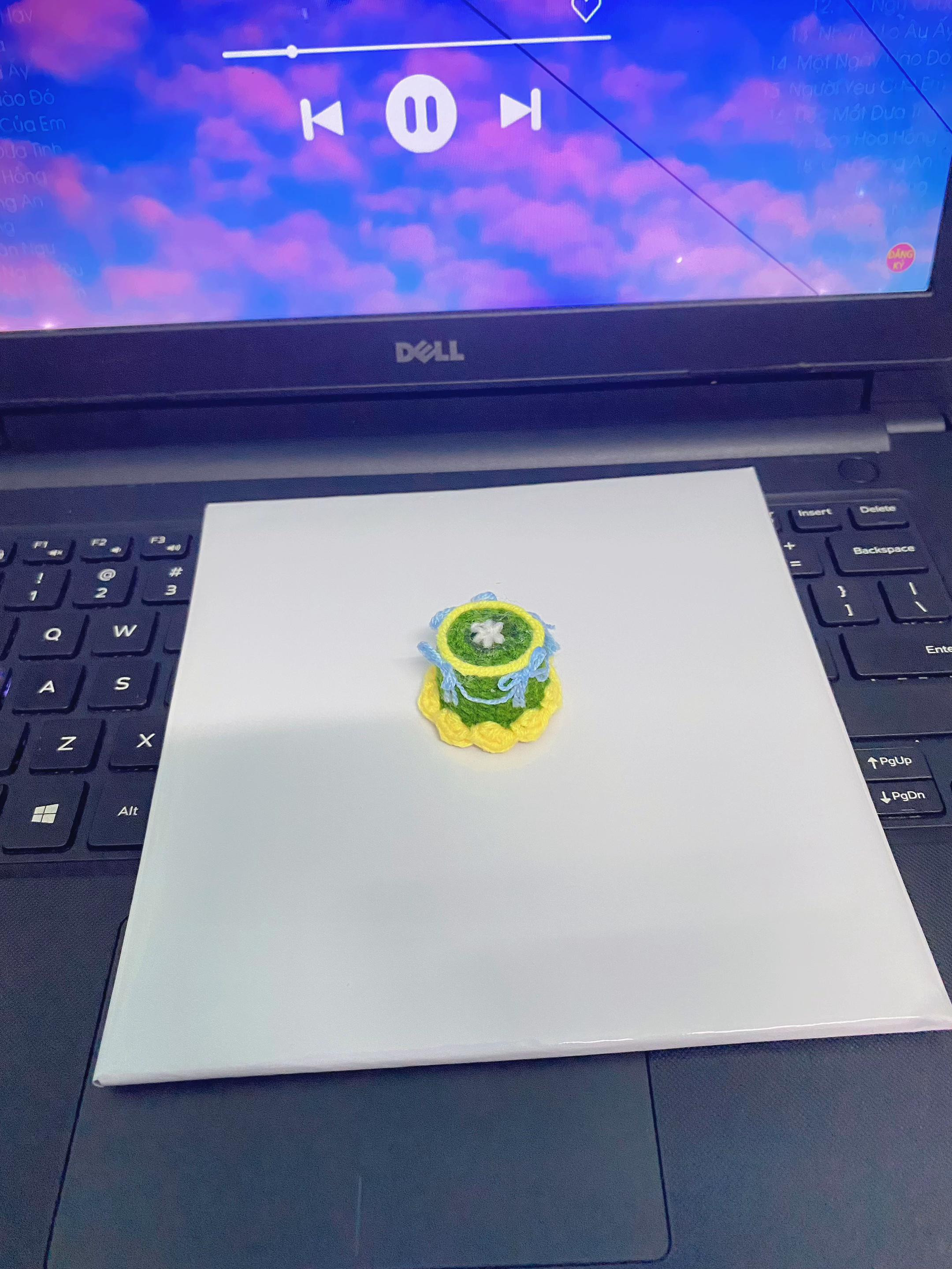 Chart móc len bánh kem mini xanh vàng dễ thương