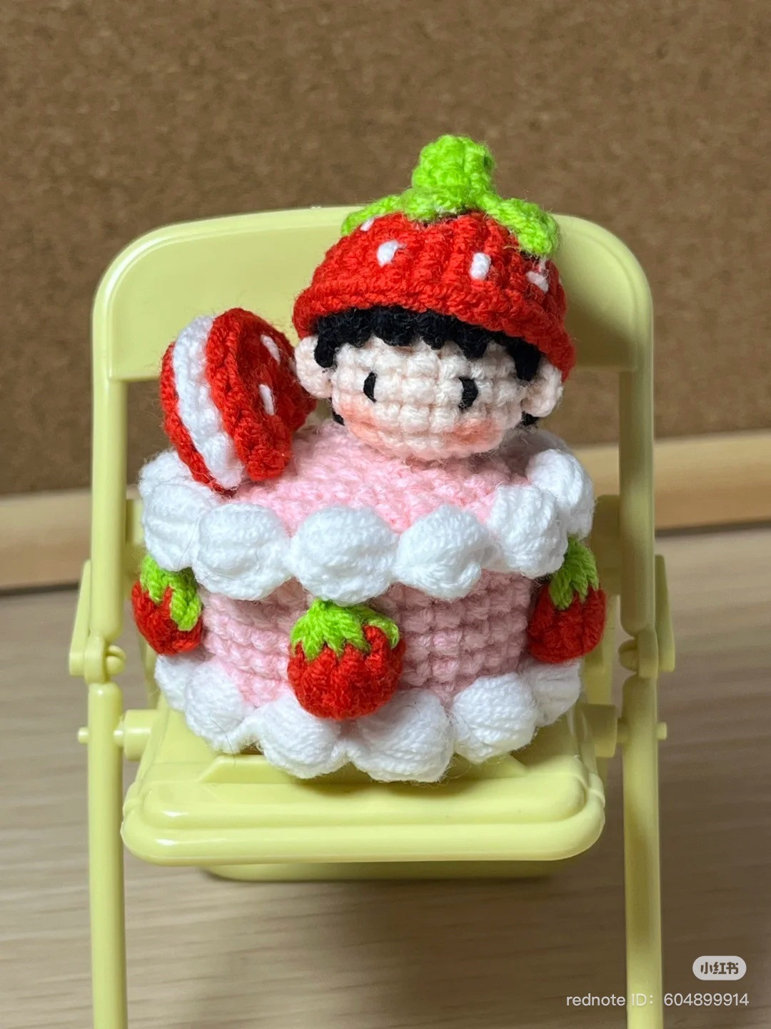 Chart móc len búp bê bánh kem dâu mini dễ thương