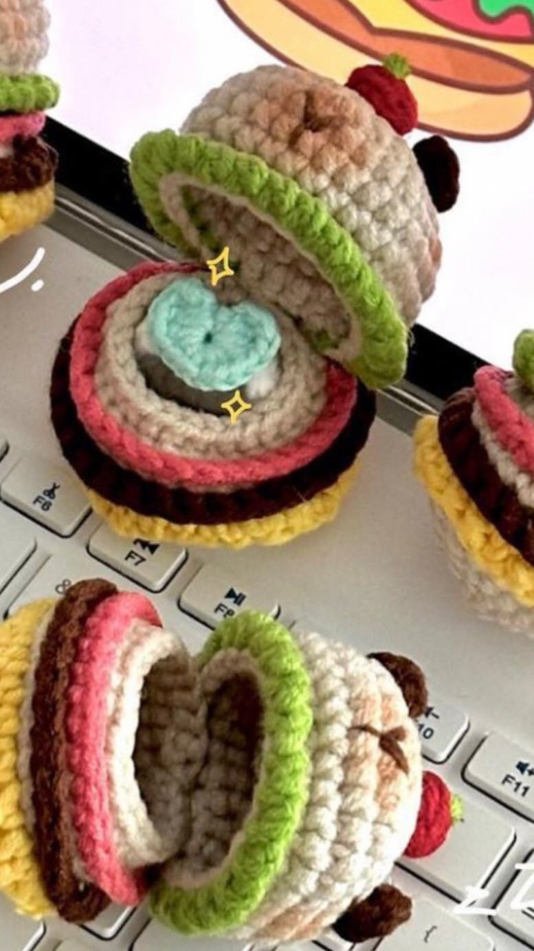 Chart Móc Len Búp bê Capybara Hamburger