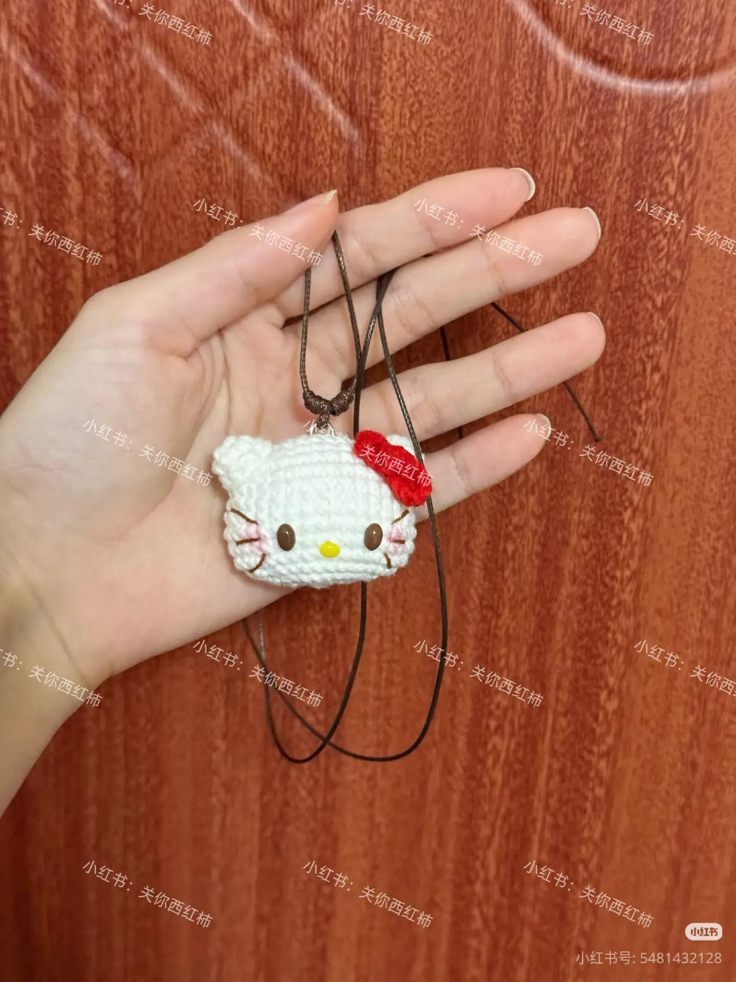 Chart móc len búp bê Hello Kitty mặt trắng nơ đỏ