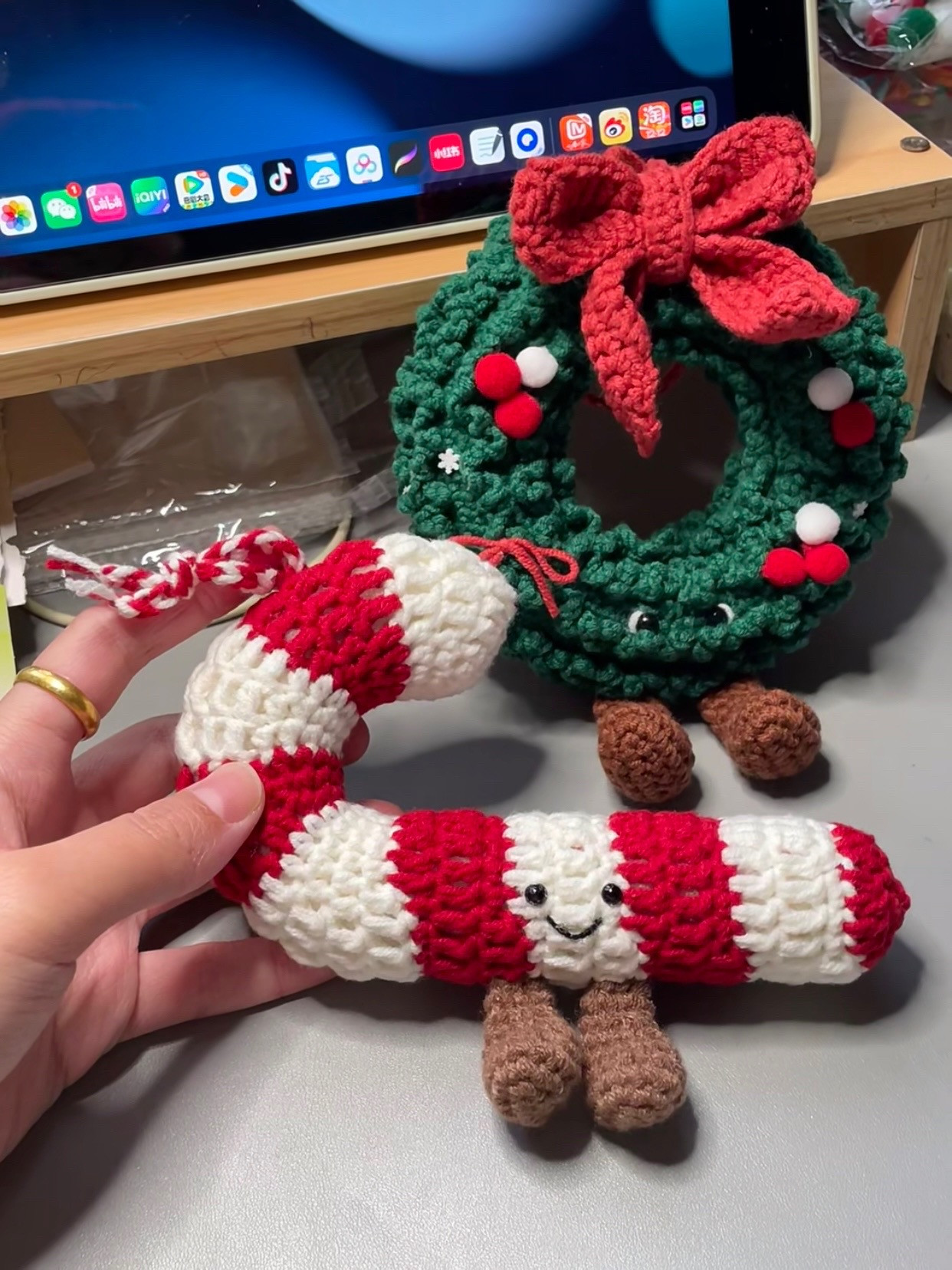 Chart móc len búp bê kẹo gậy Jellycat Noel