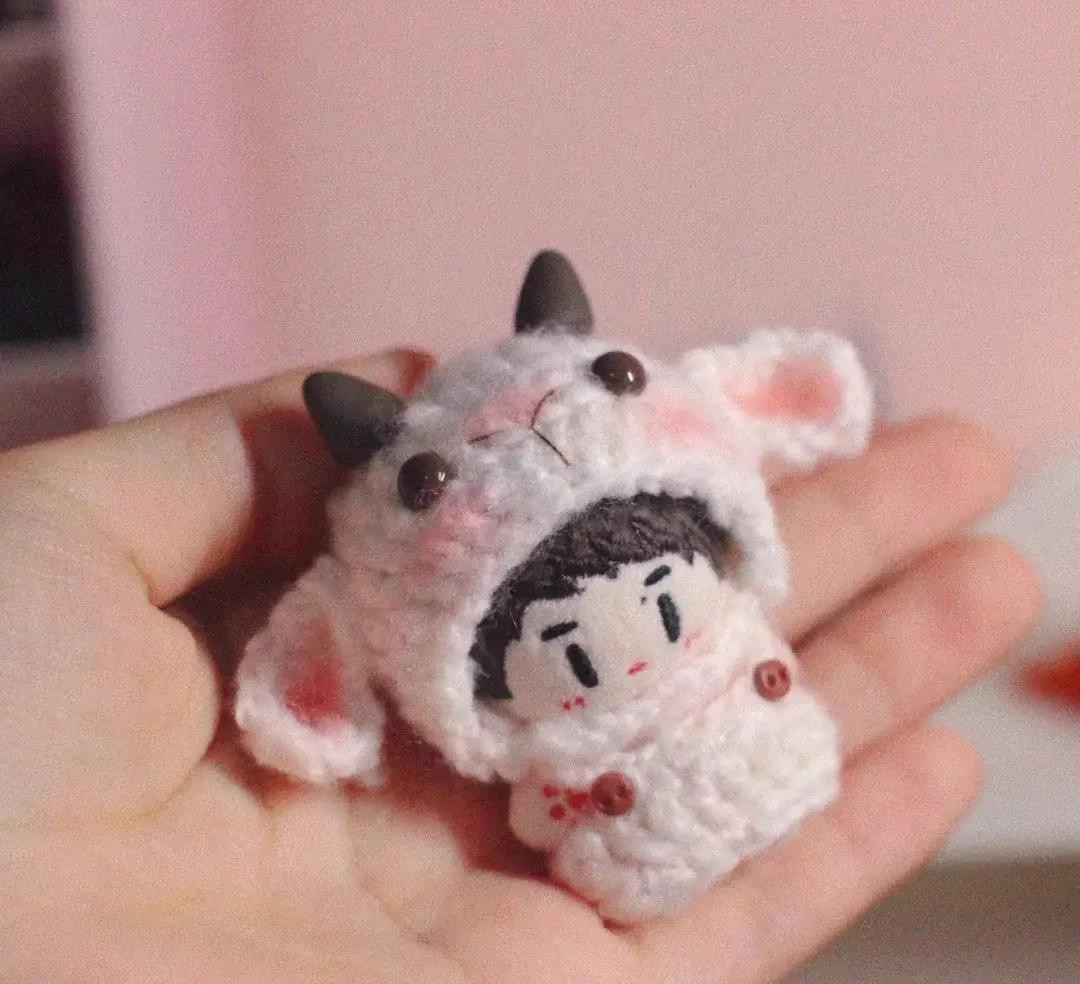 Chart móc len búp bê mặc đồ cừu trắng dễ thương