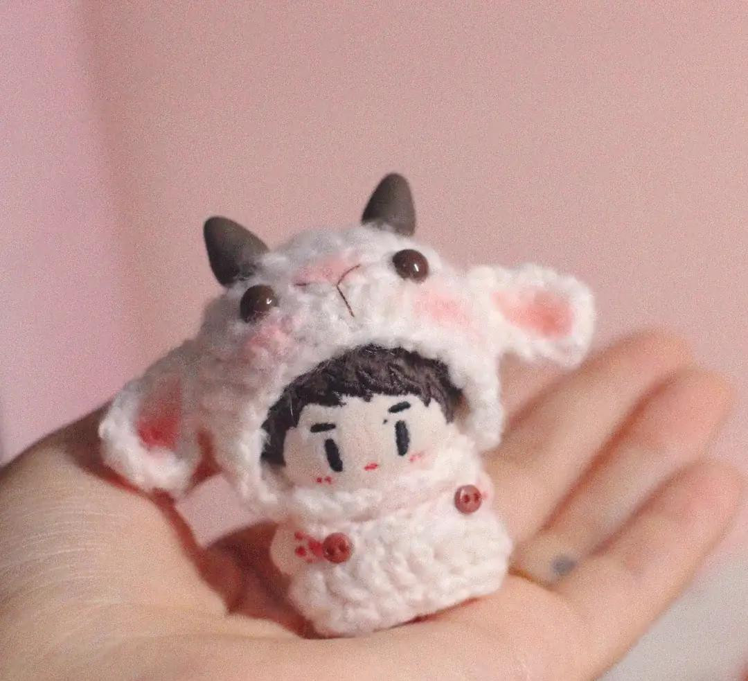 Chart móc len búp bê mặc đồ cừu trắng dễ thương