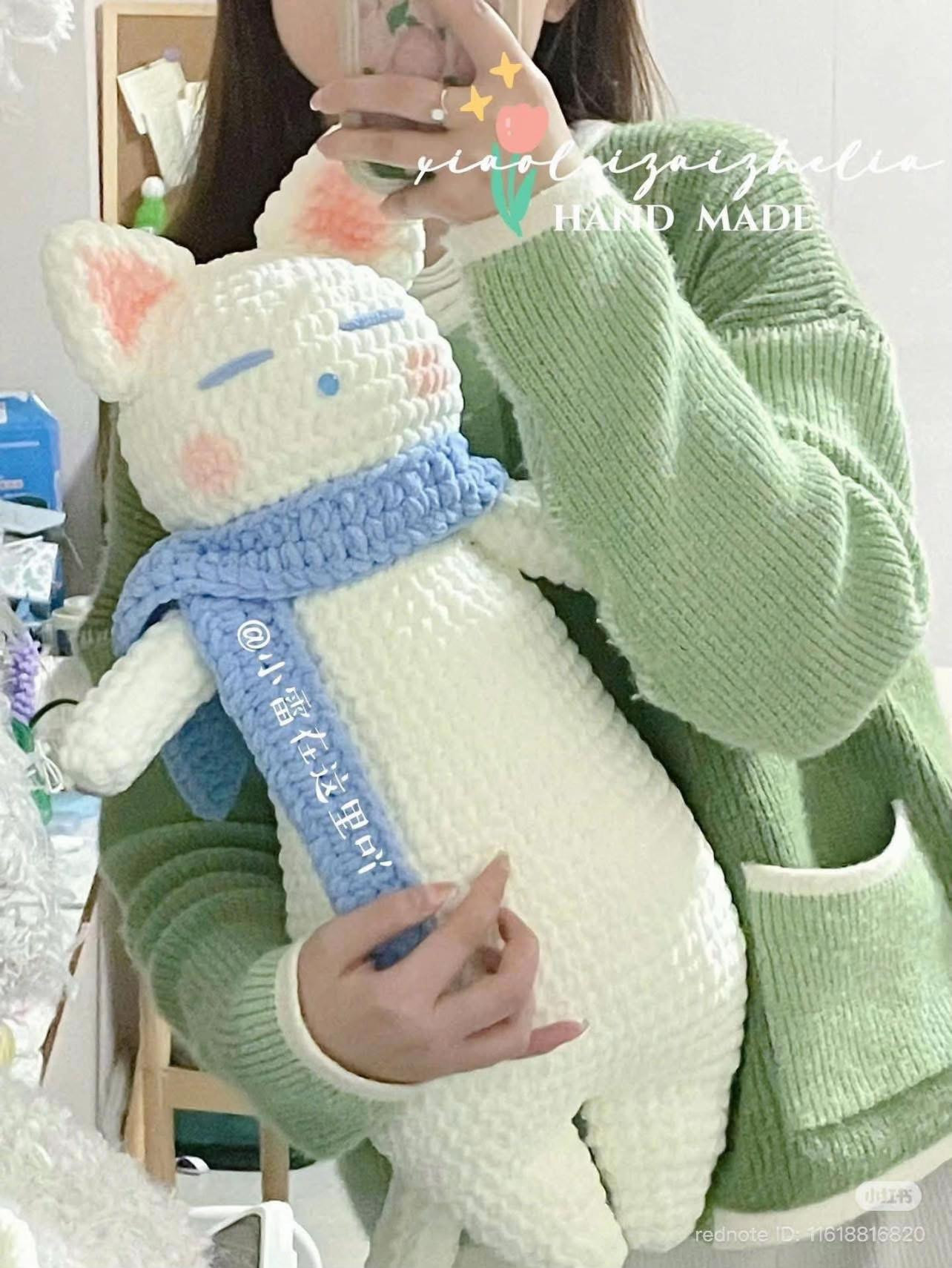 Chart móc len búp bê mèo size lớn, màu trắng xanh