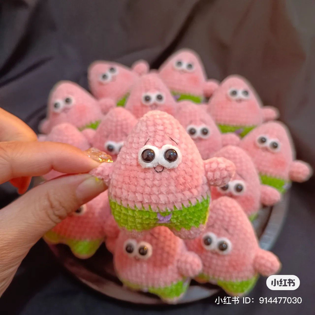 Chart móc len búp bê sao biển Patrick màu hồng xanh