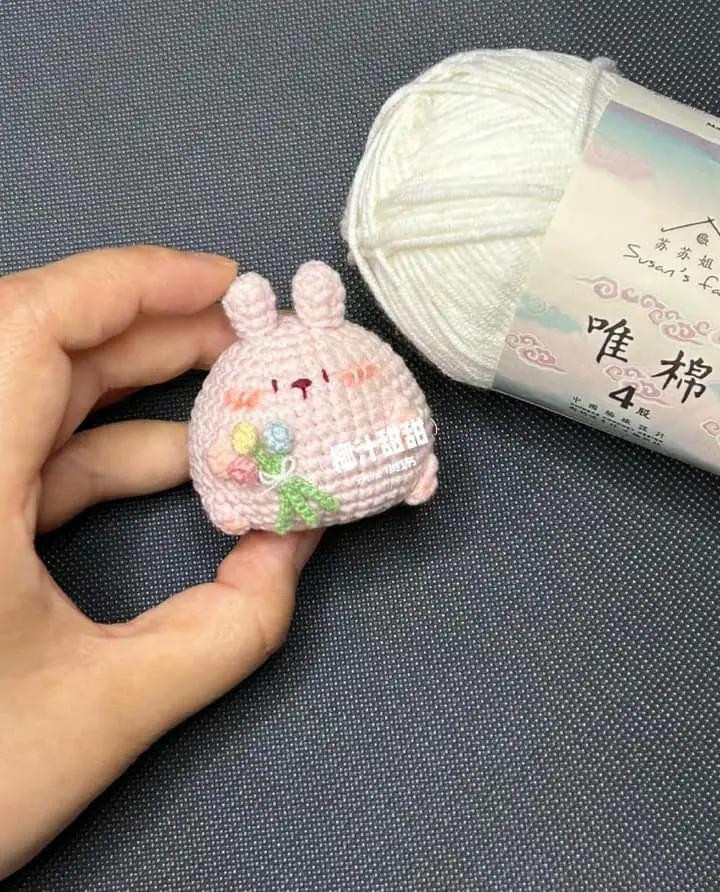 Chart móc len búp bê thỏ hồng cầm hoa, hướng dẫn chi tiết từng hàng