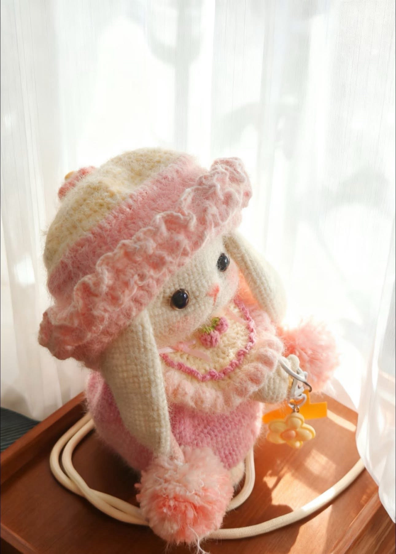 Chart móc len búp bê thỏ hồng đeo vai dễ thương