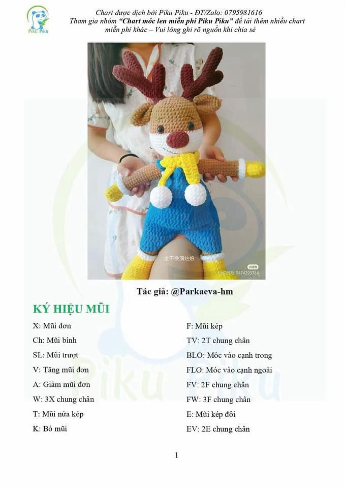 Chart móc len búp bê tuần lộc dễ thương mặc quần xanh và khăn quàng vàng