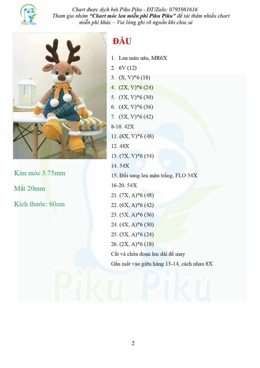 Chart móc len búp bê tuần lộc dễ thương mặc quần xanh và khăn quàng vàng