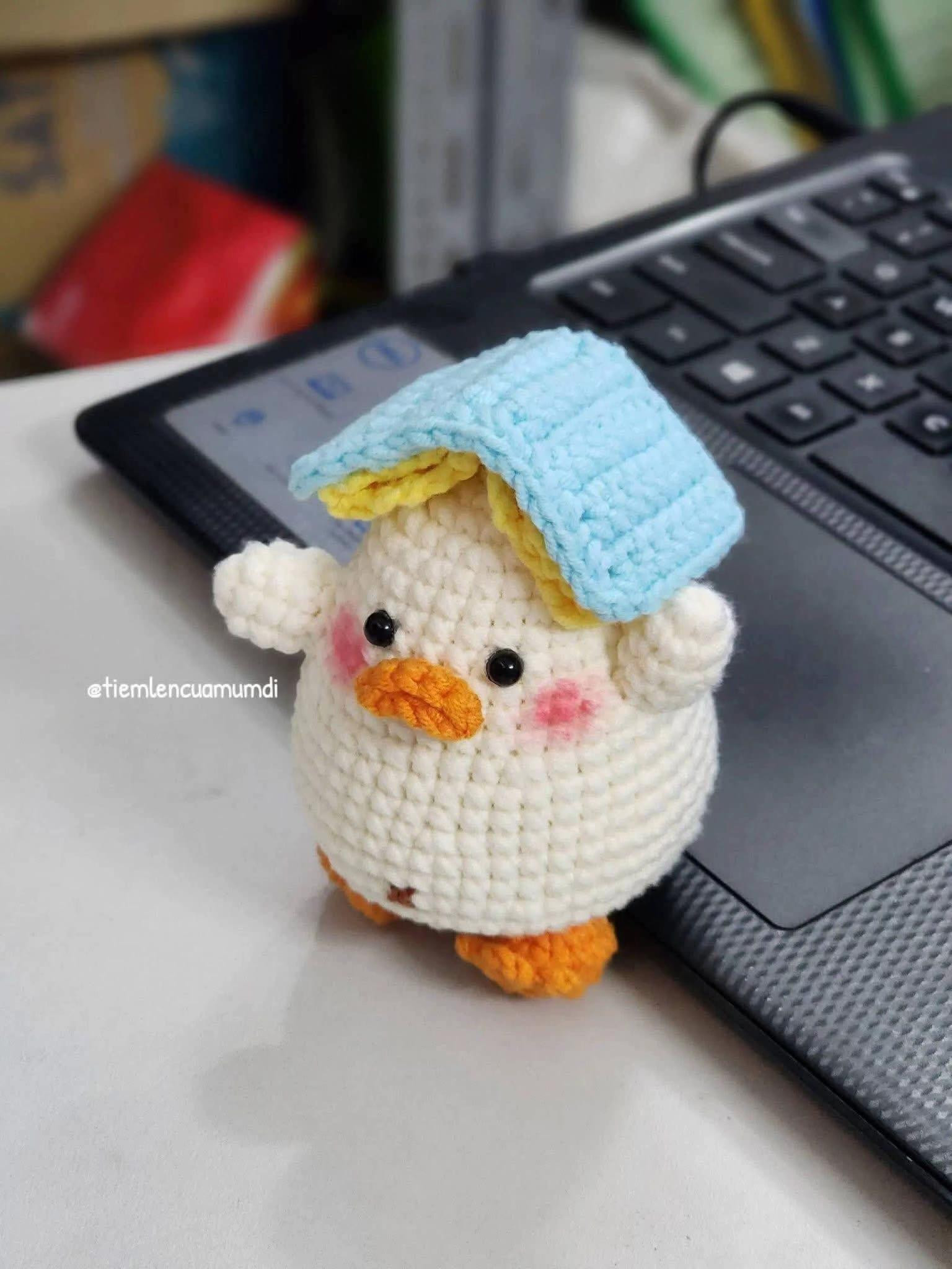 Chart móc len búp bê vịt đi biển dễ thương