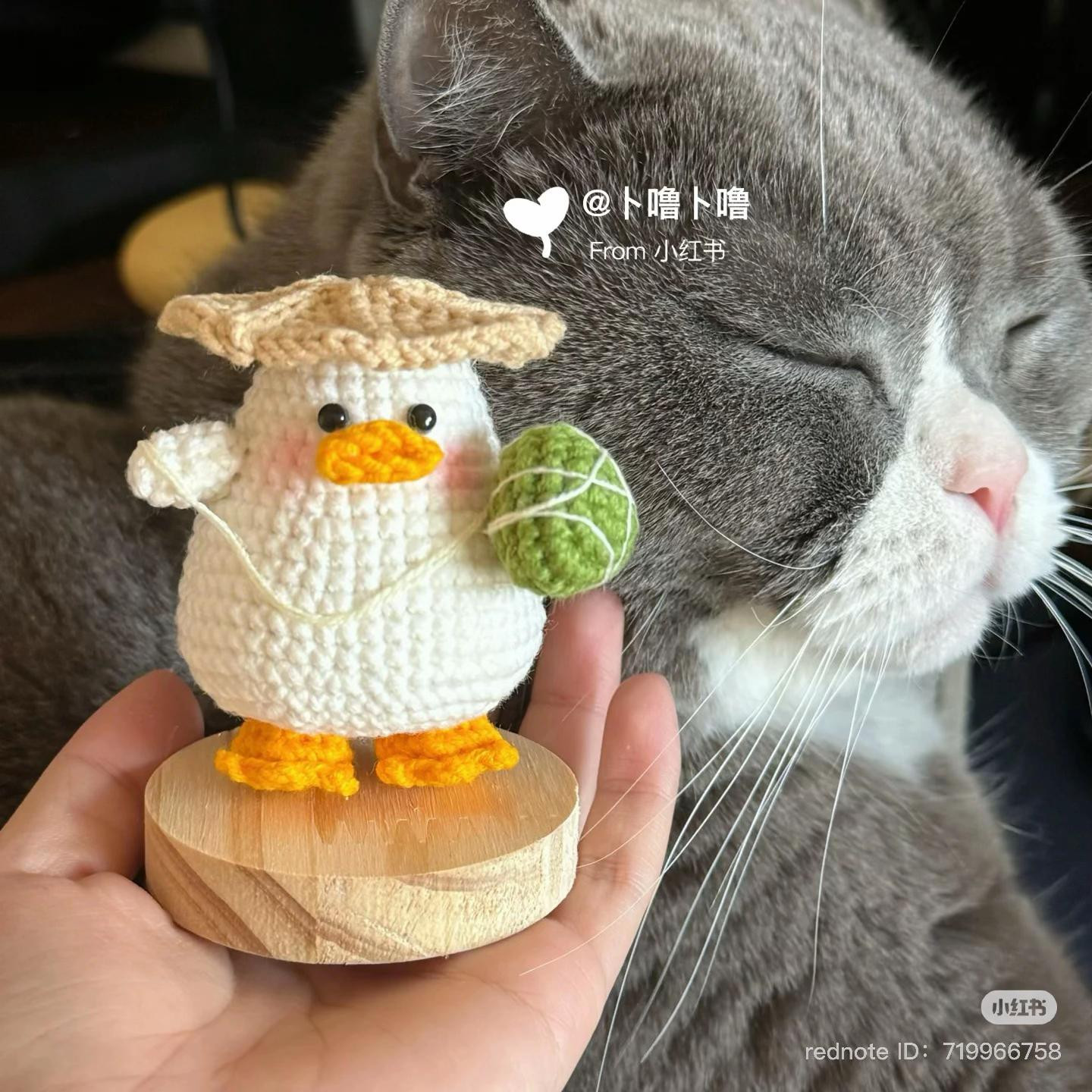 Chart móc len búp bê vịt đội nón bánh ú