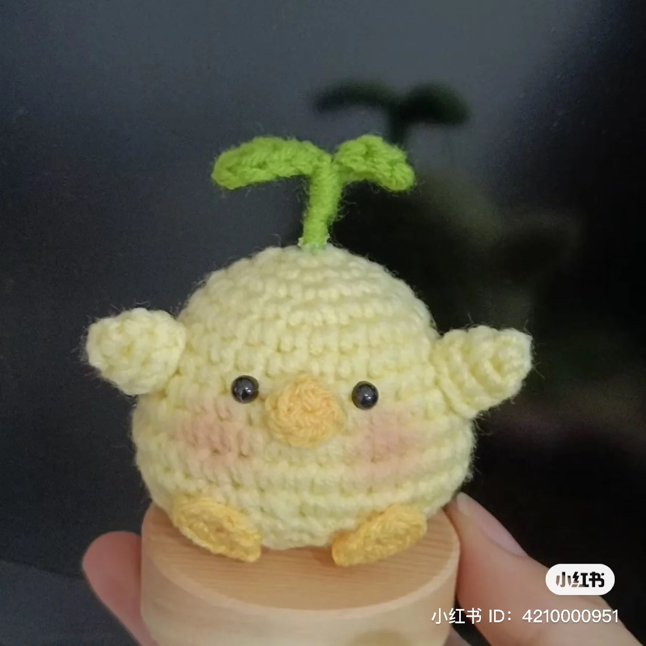 Chart móc len búp bê Vịt Mầm vàng dễ thương