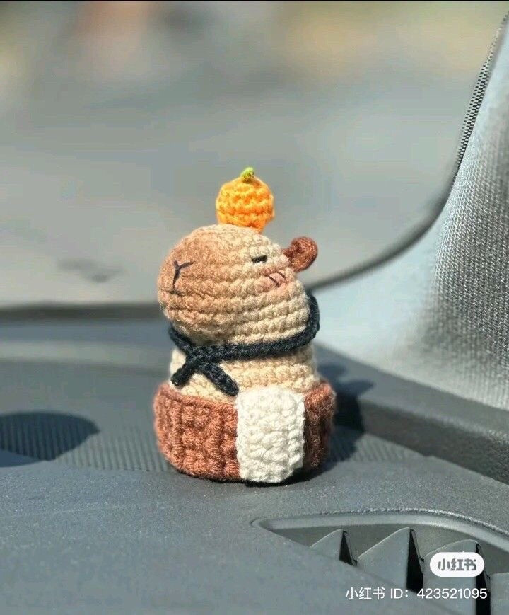 Chart Móc Len Capybara Đội Quýt Dễ Thương