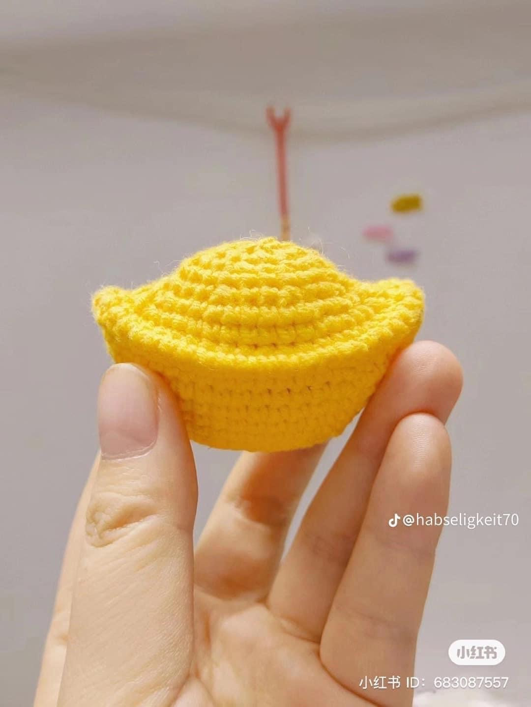 Chart móc len cây thỏi vàng và lá