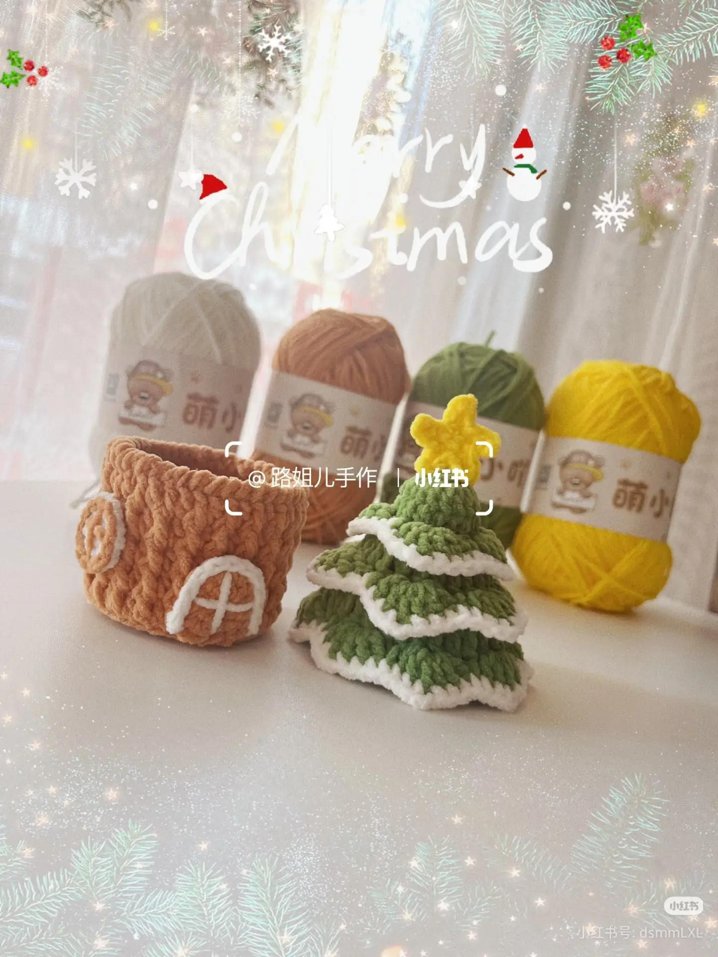 Chart móc len Cây Thông Noel với nhà gỗ và ngôi sao