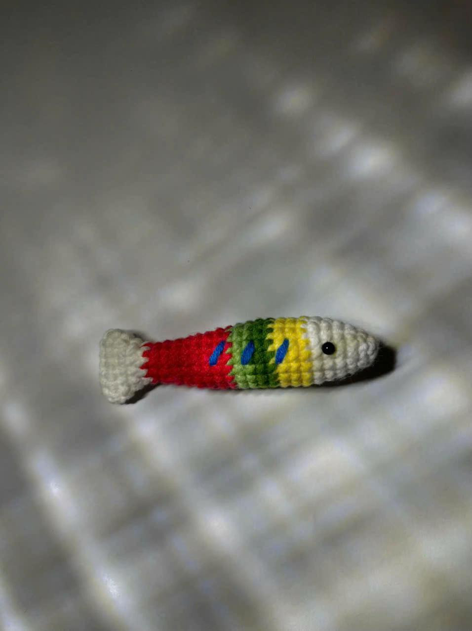 Chart móc len chú cá nhỏ nhiều màu sắc dễ thương