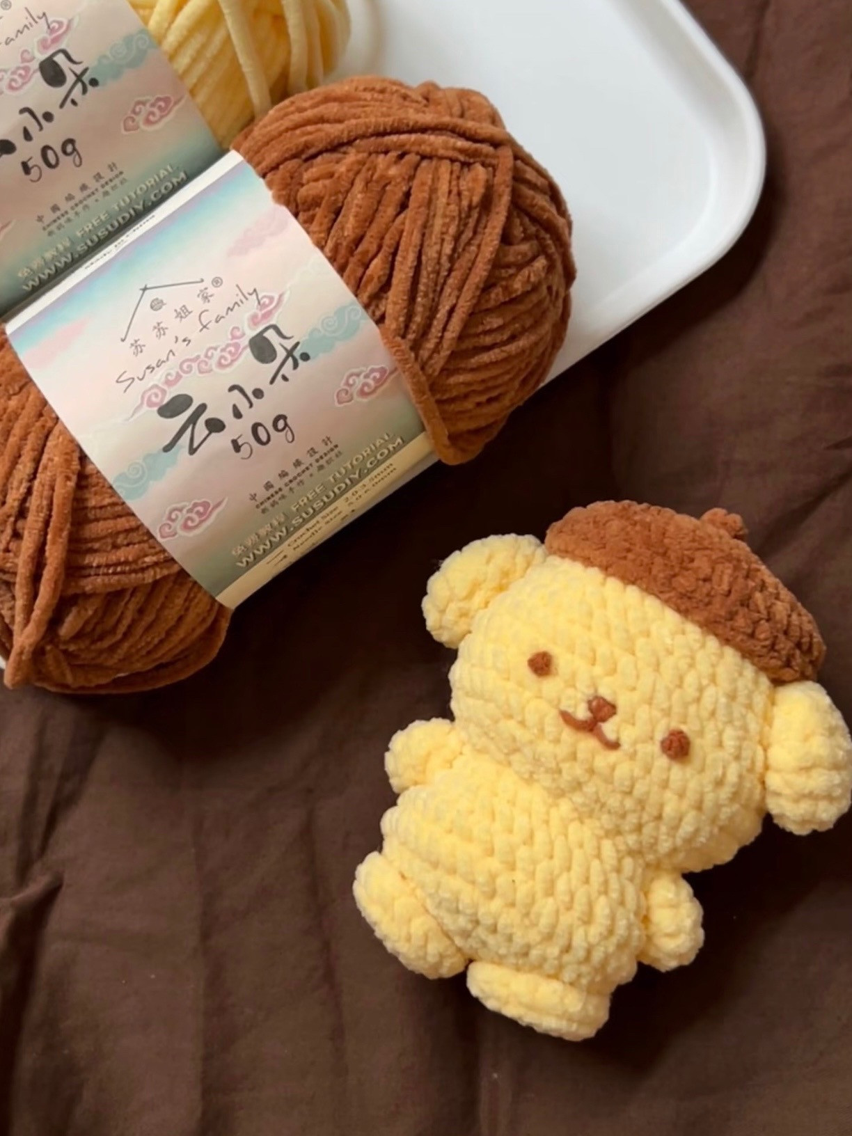 Chart móc len Cún Puddding màu vàng kem và mũ nâu